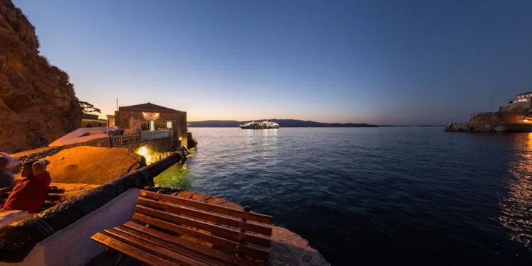 Le Lyrial from the bench on the sea wall [HY-Bench]