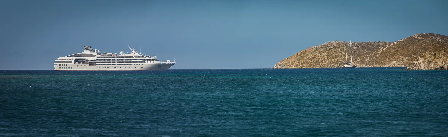 Le Lyrial anchored off Delos