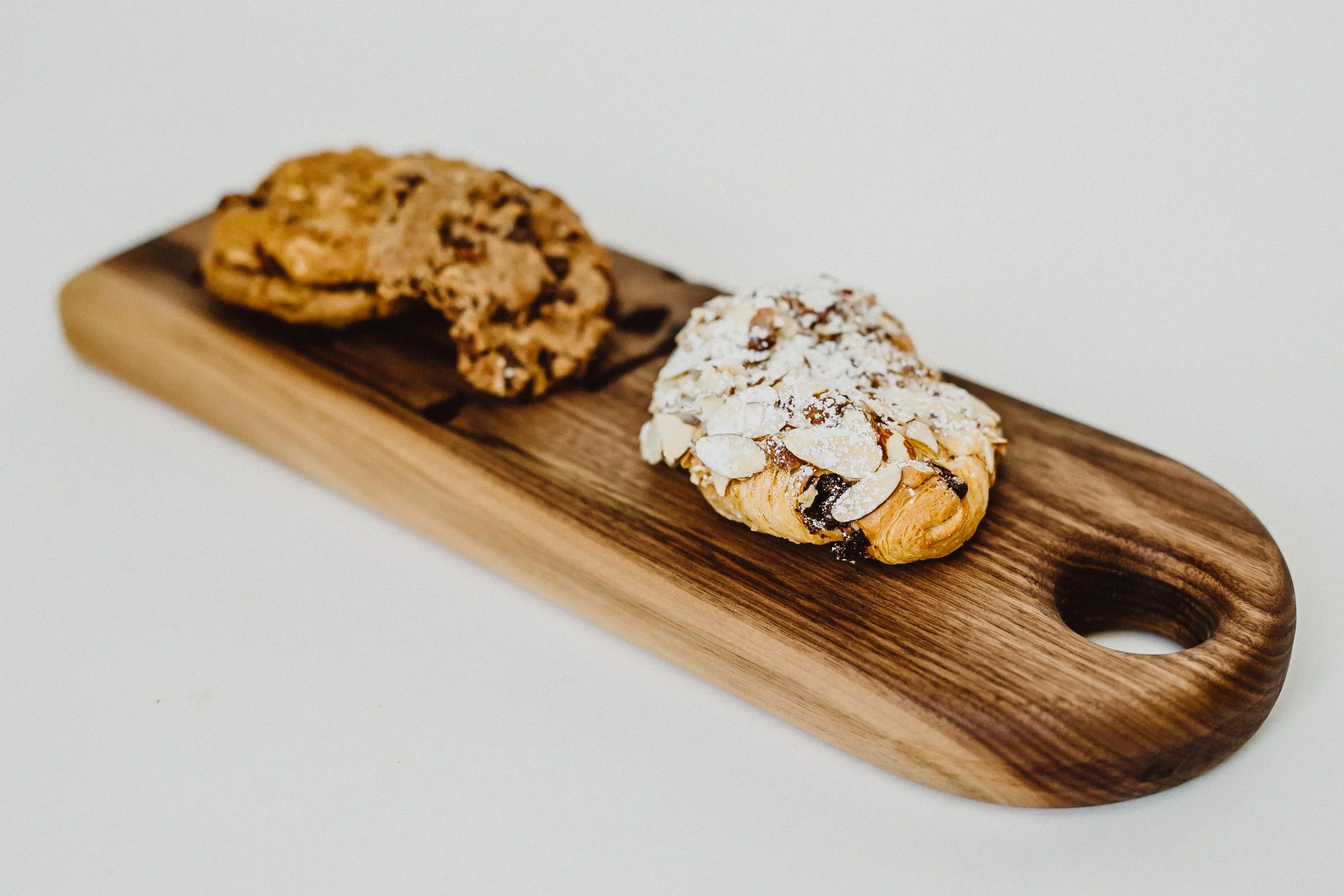 kitchenboard_serving_walnut11.jpg