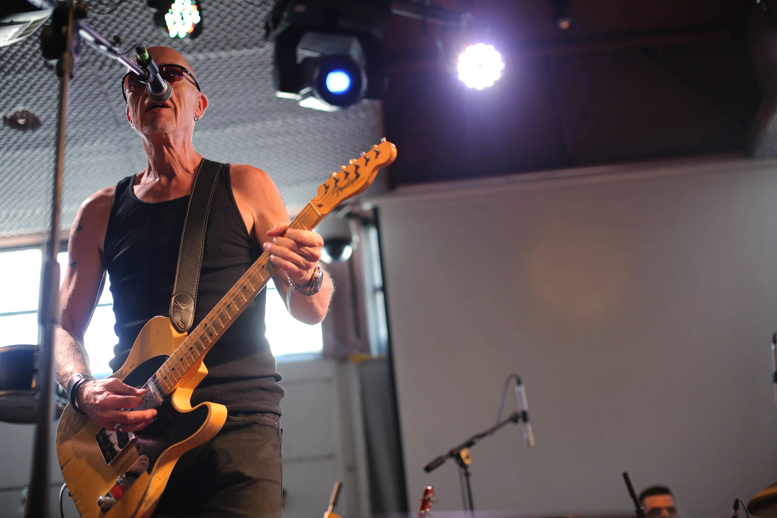 One of Roey's guitar idols Ronnie Peterson killed it on stage.