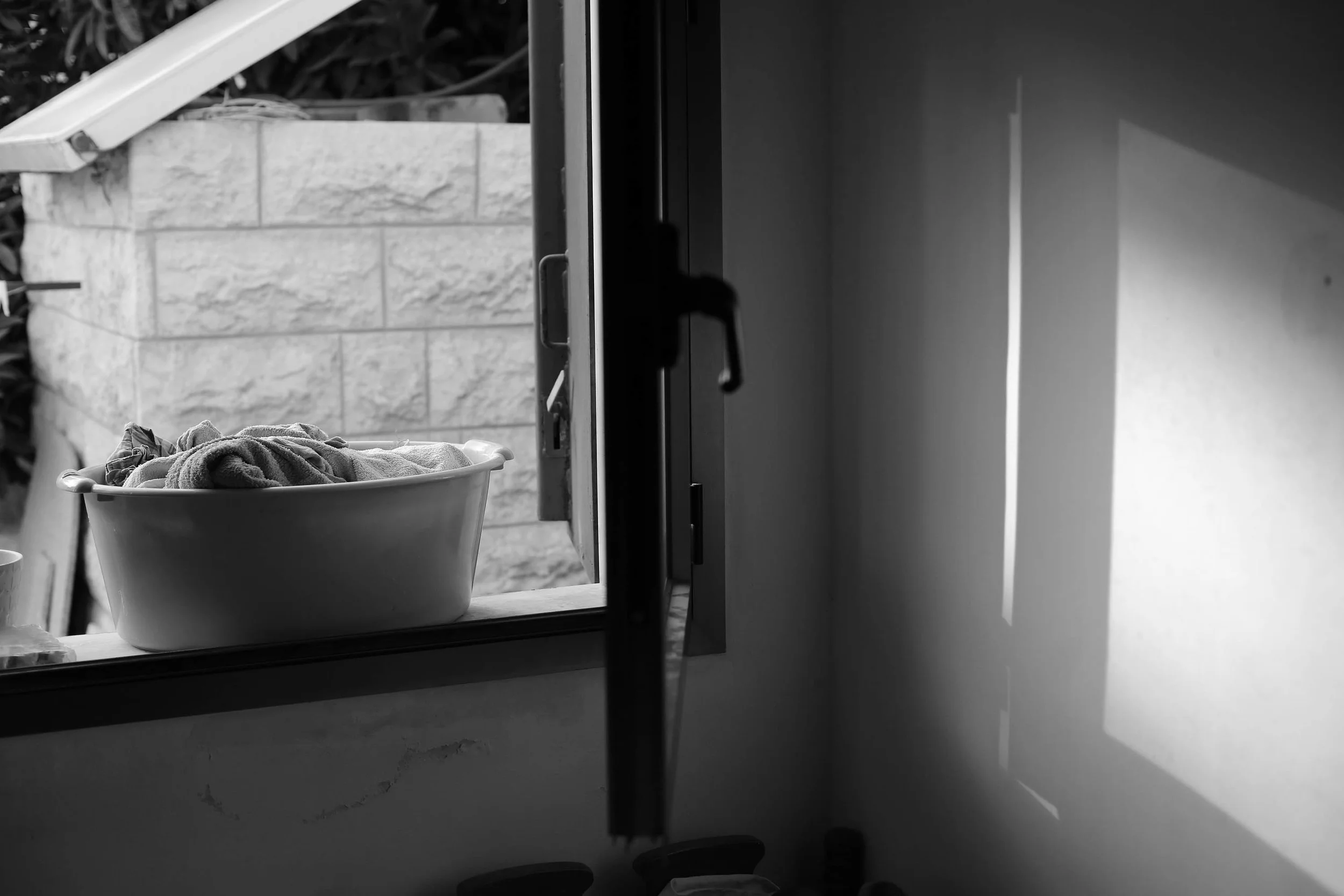 Before guests arrive I went to hang some laundry. I couldn't help but admire the light coming in through the window. Oddly enough, though it takes work, I enjoy hanging laundry... it's almost romantic in a way.