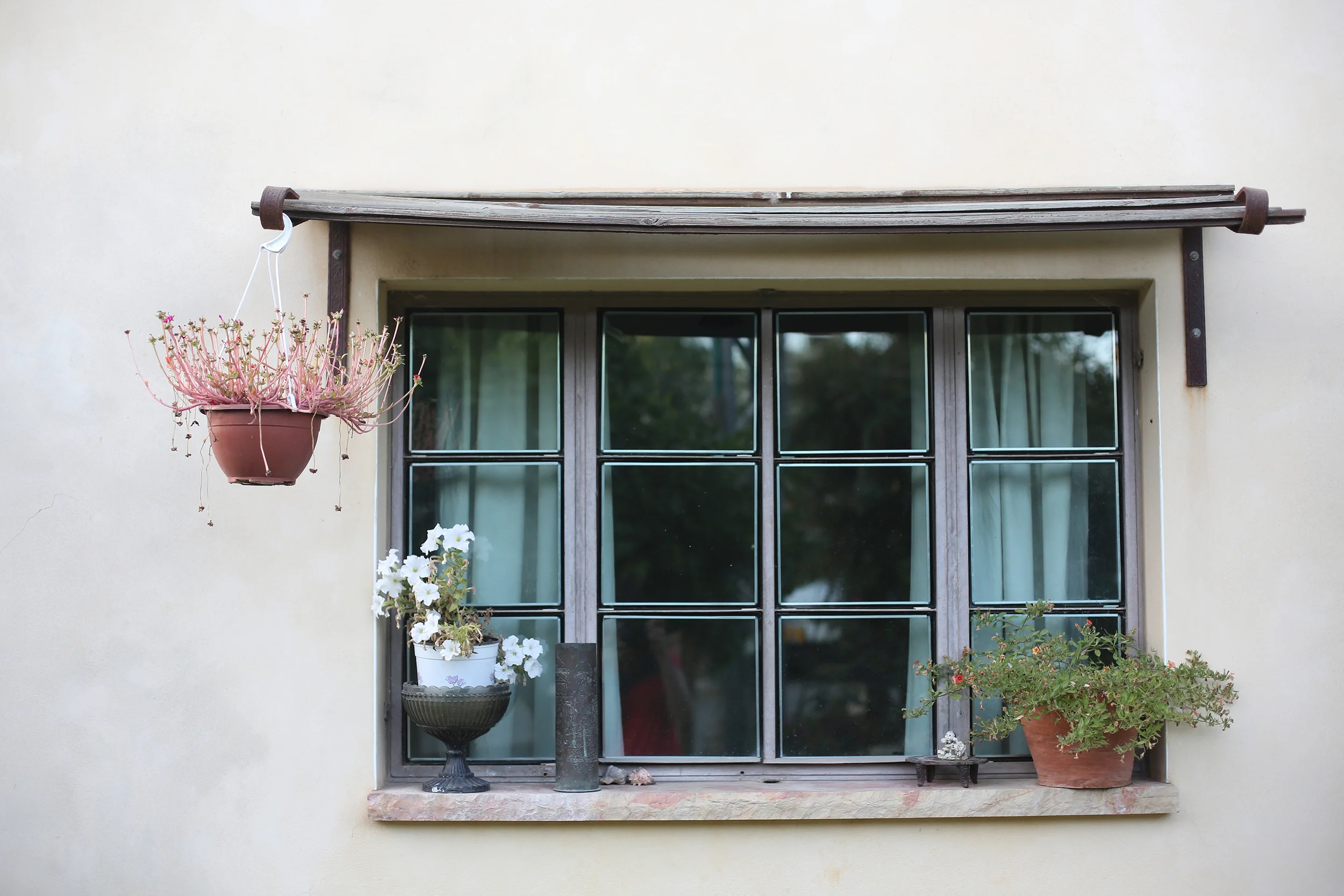 Everywhere you looked at Tammy's house were beautiful marriages of architecture and details.