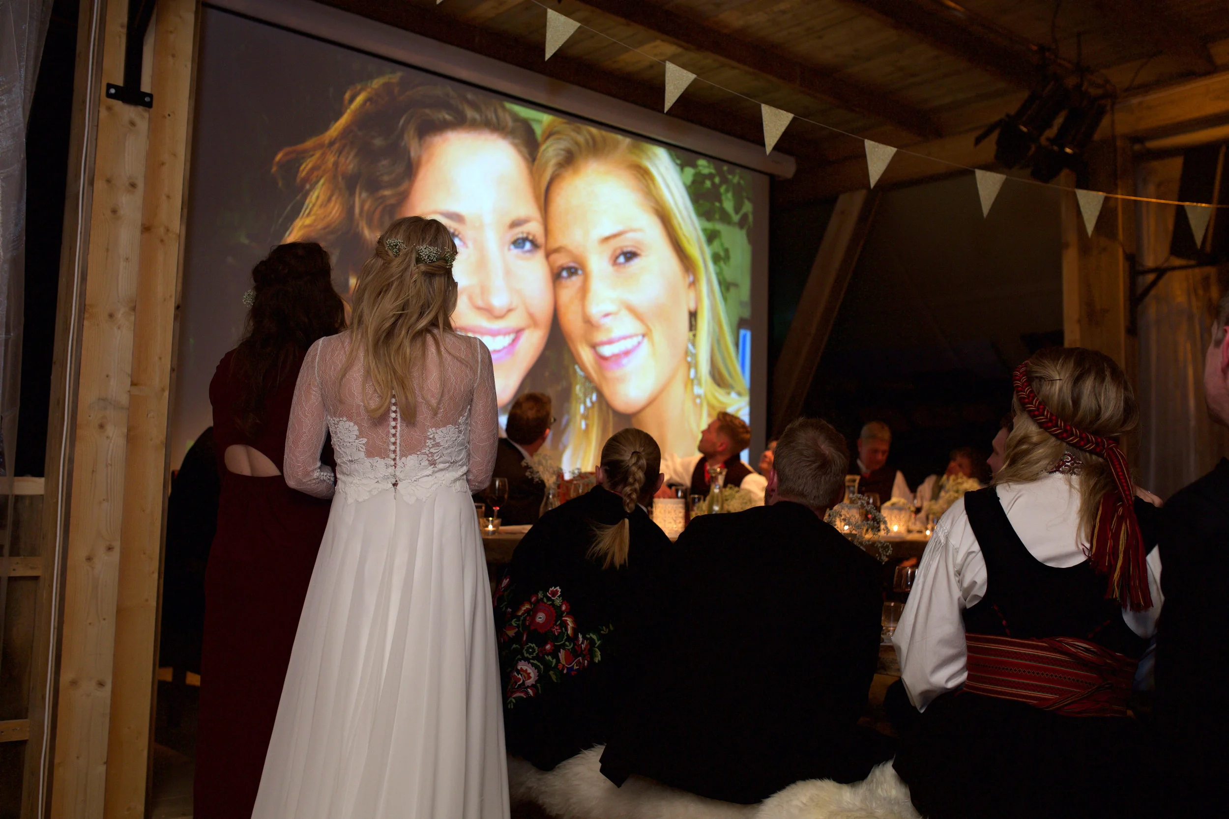 I have no idea what was said. But every single speech was touching--filled with tears and laughter... I was moved only because I could feel the energy from the crowd. I didn't need to know Norwegian to know that Cecilie and Oscar had really surrounded themselves with friends and family who truly loved them deeply.