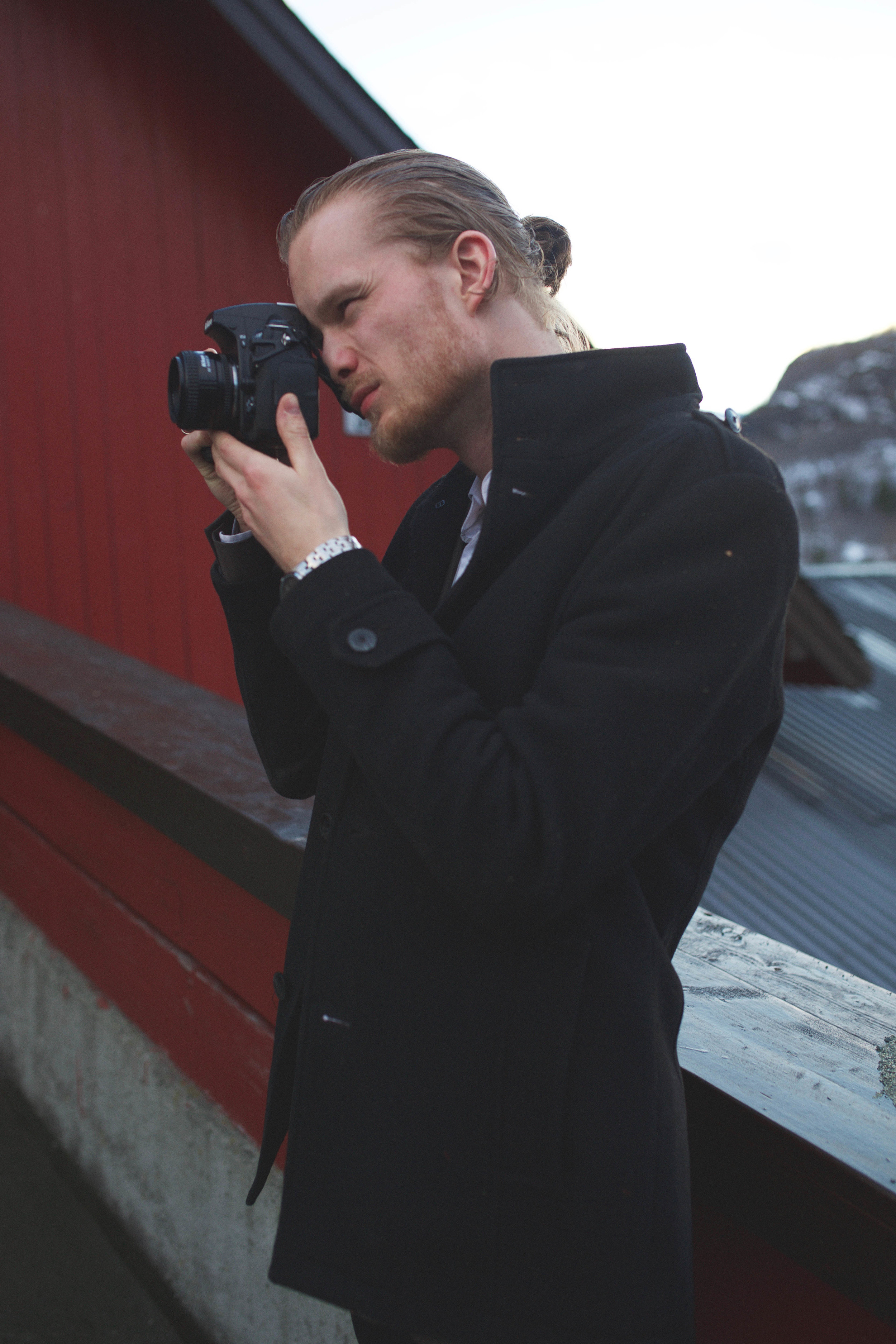 May I introduce you to Jon and his Nikon. ;)