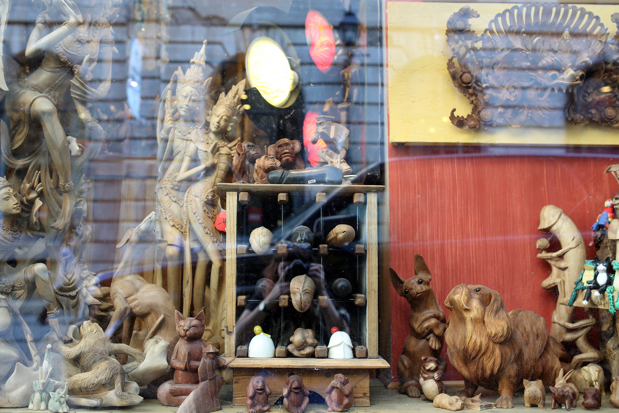 children look away. This eastern décor shop was a fan of the Penis.