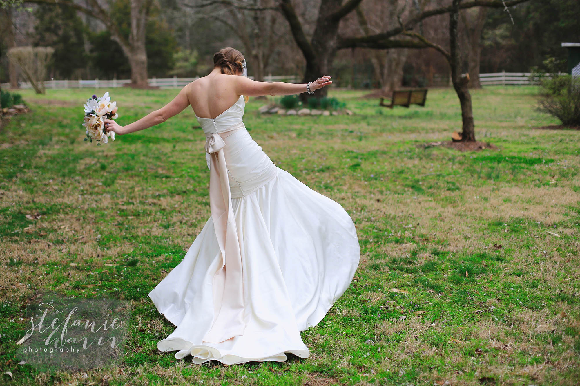 So Jessica was just playing around here trying to swing her dress around, but I can't help but love how cute and jovial the movement is!