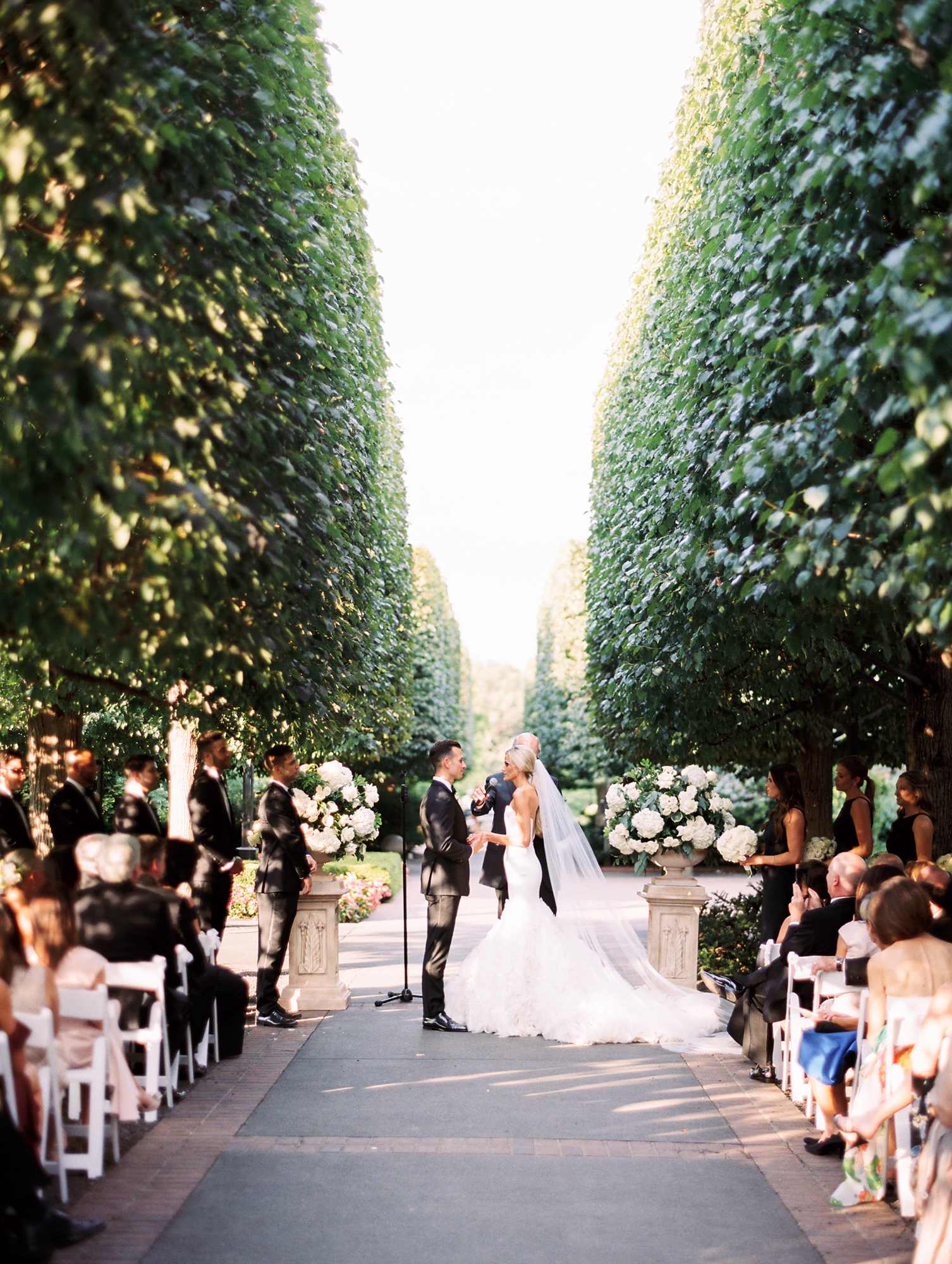 kristin-la-voie-photography-Chicago-Botanic-Garden-Wedding-612.jpg