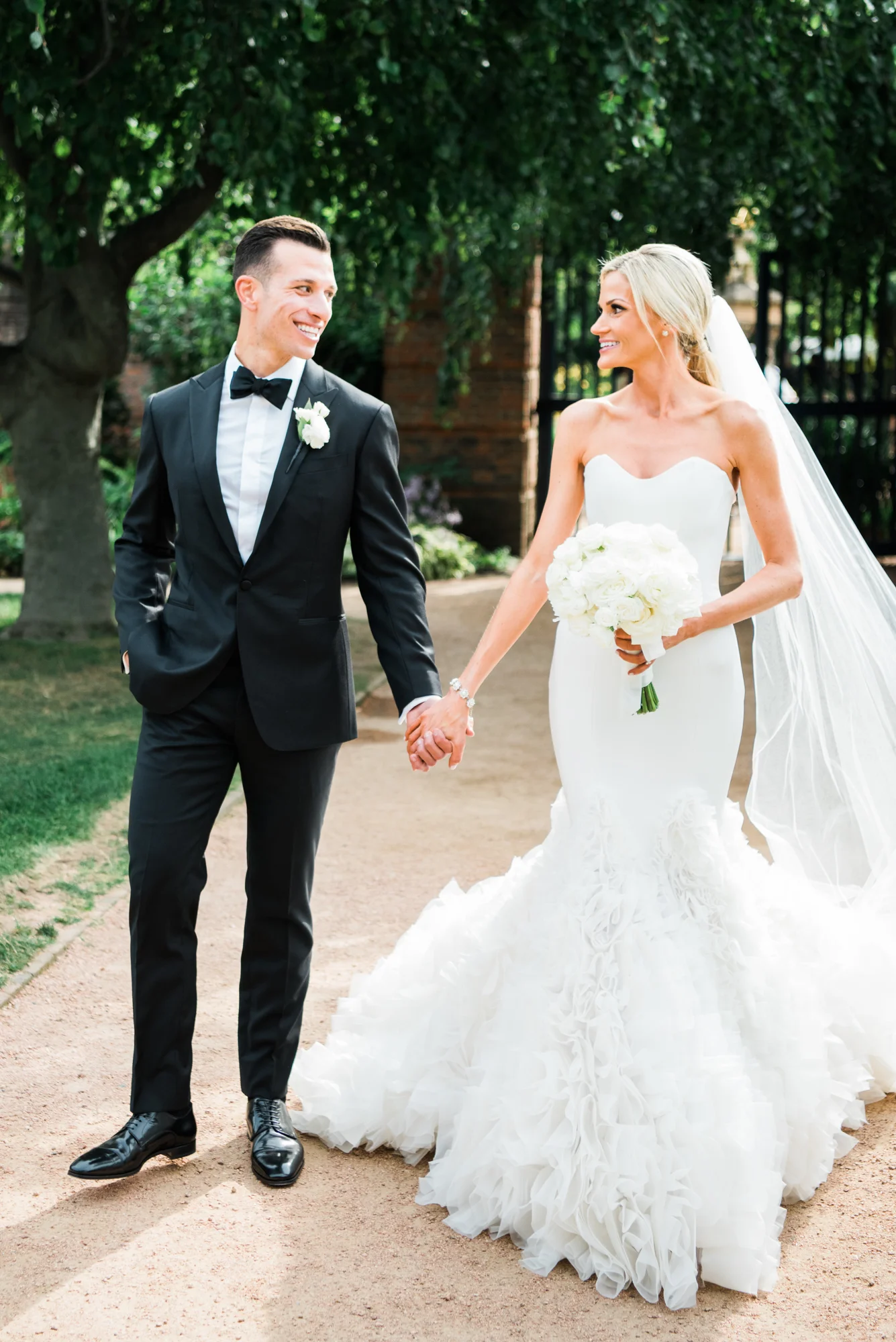 kristin-la-voie-photography-Chicago-Botanic-Garden-Wedding-282.jpg
