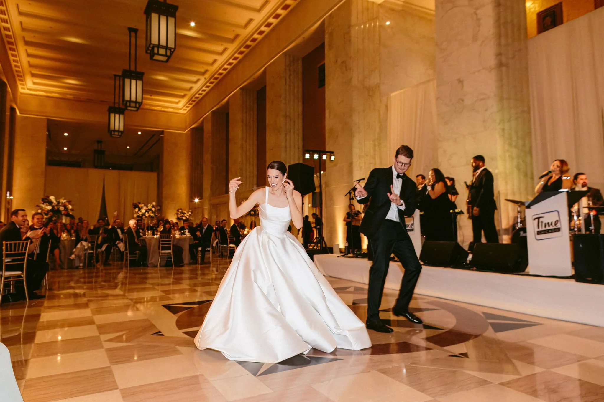 NicodemCreative-Maddie+AndrewWedding-TheOldPostOfficeChicago-916.jpg
