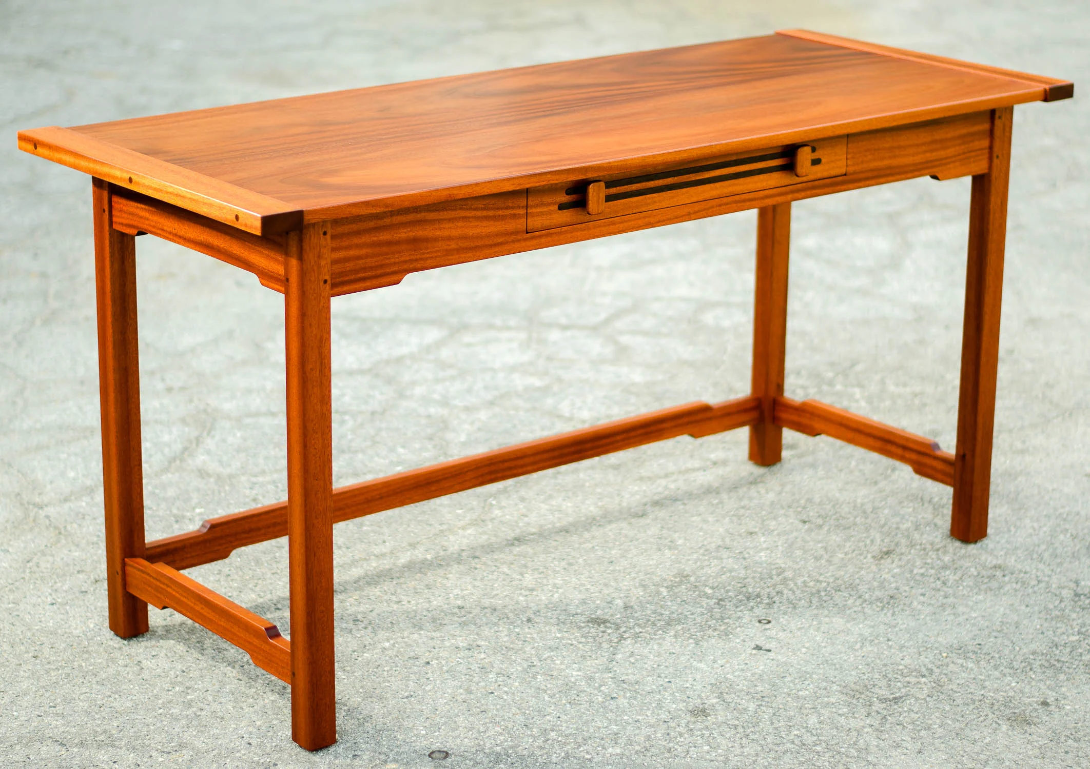 desk1.jpg