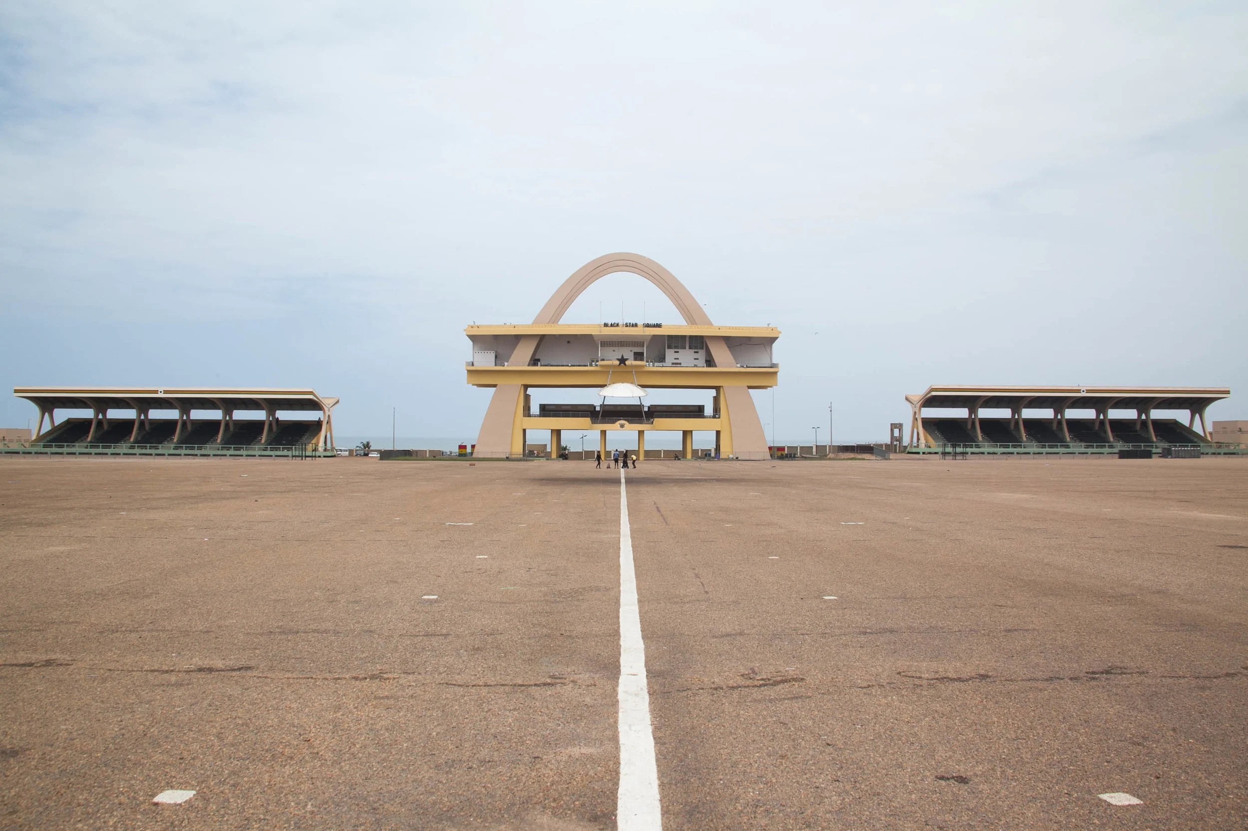 The square was commissioned by Kwame Nkrumah to honor the visit of Queen Elizabeth II . Construction ended in 1961 and it was named "Black Star Square".