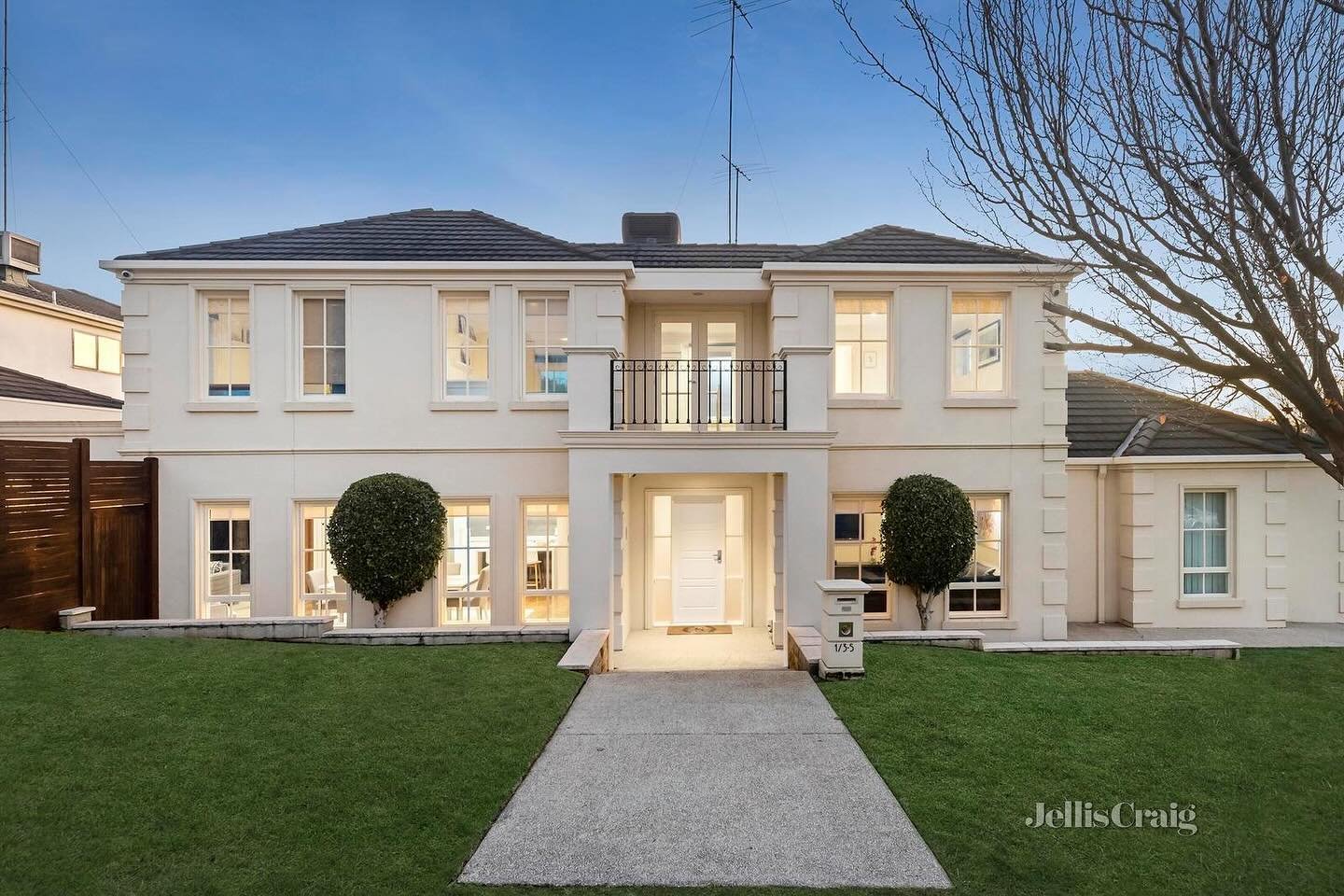Congratulations to Johnnie &amp; Ioanna on the successful sale and purchase of your next home.👏 We are thrilled to have been a part of your journey. Thank you for being such amazing clients to work with.

And a massive thank you to @firstavelegal wh