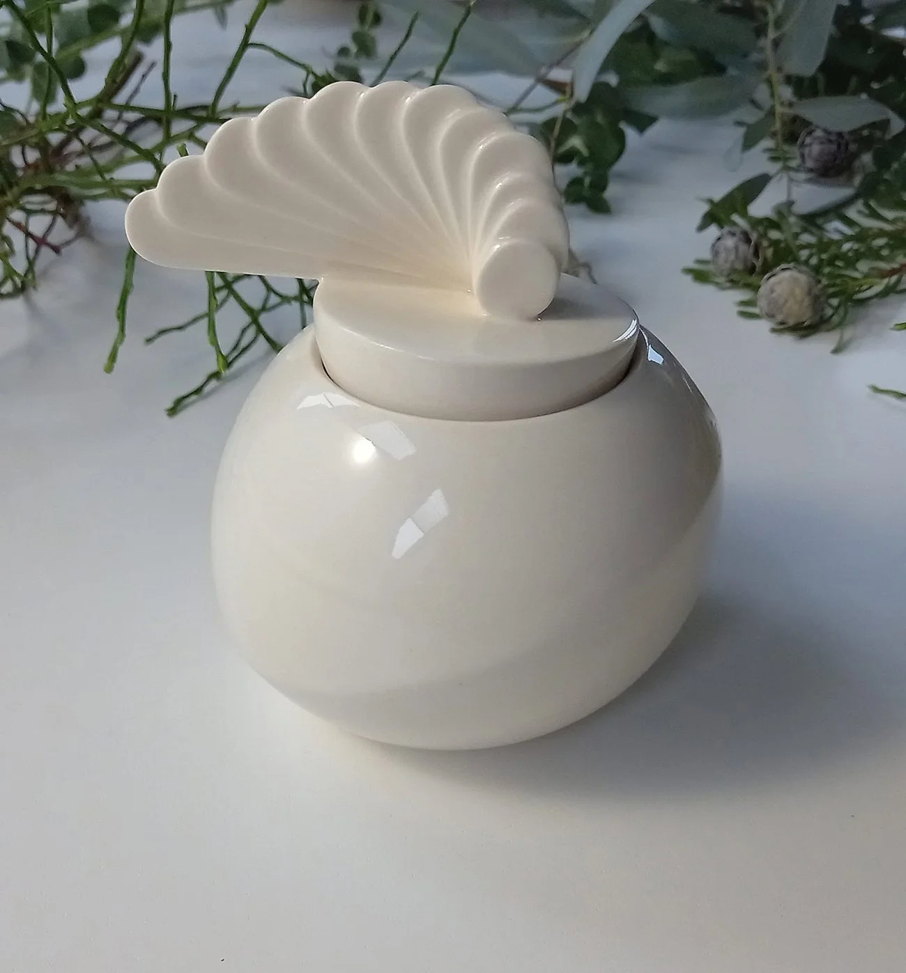 winged-sugar-bowl-tochka&tochka.jpg