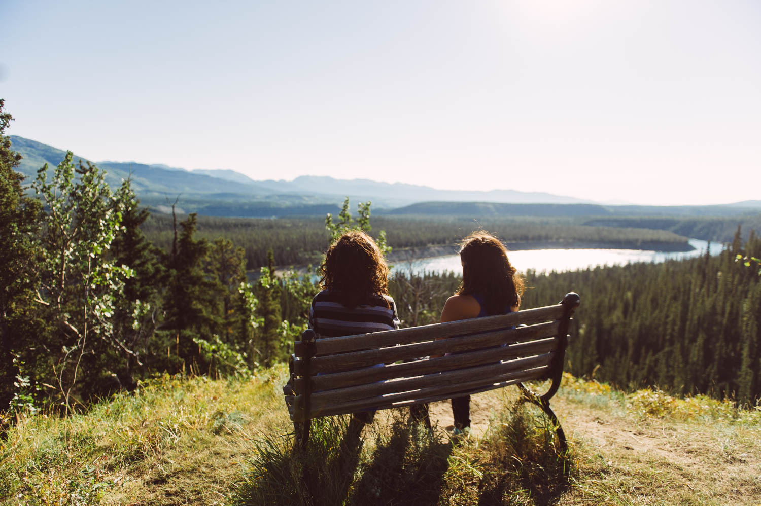 That is the view of the Yukon River we get after a 5 minute stroll from the house (the trail litterally passes through the property) and we can hike or bike for kilometers.