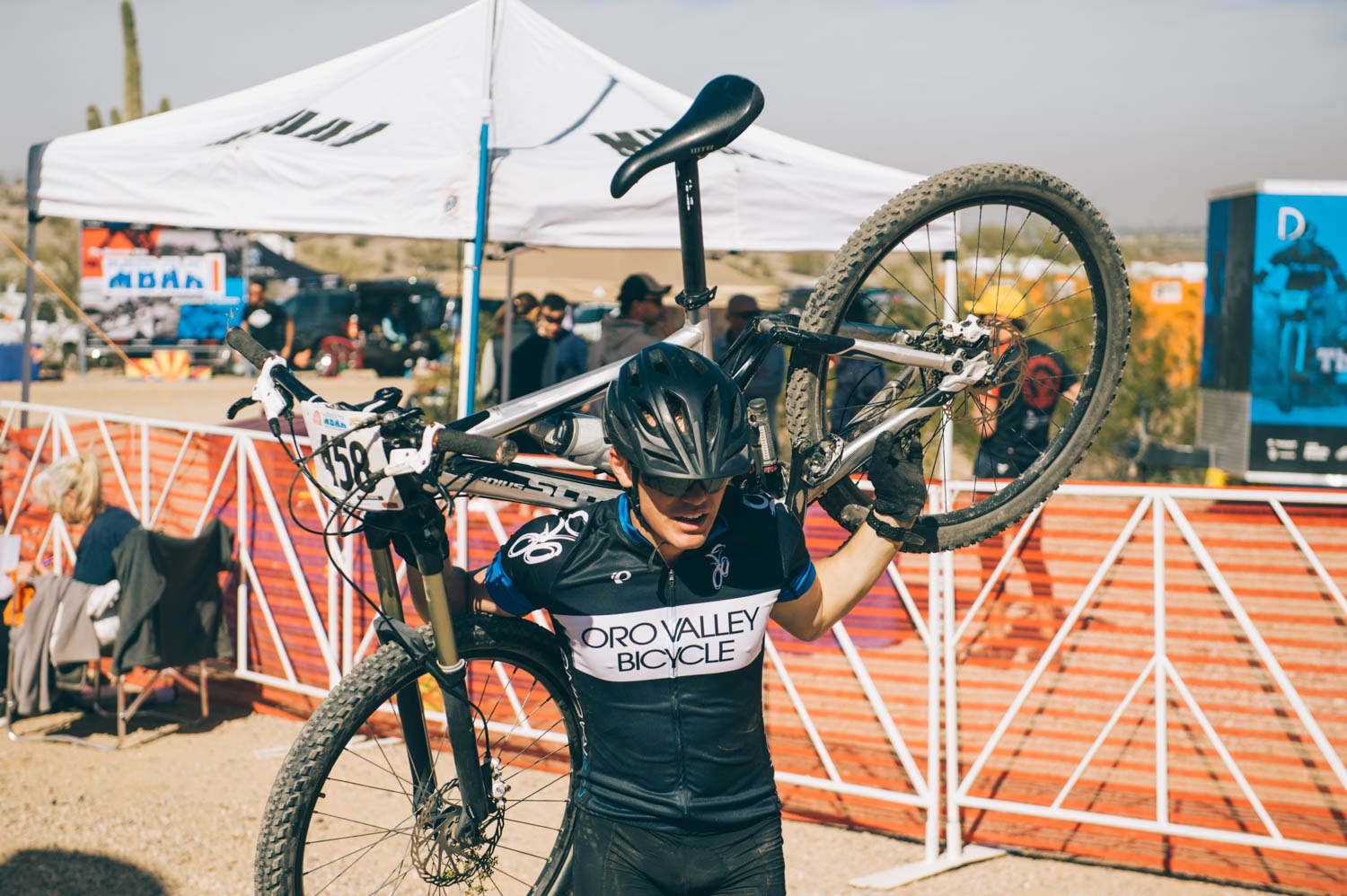 Many people walked their bike to the finish line - or abandoned - because of the numerous flats. This guy jogged to the finish line with his bike on his back since his chain got jammed and his derailler broke...