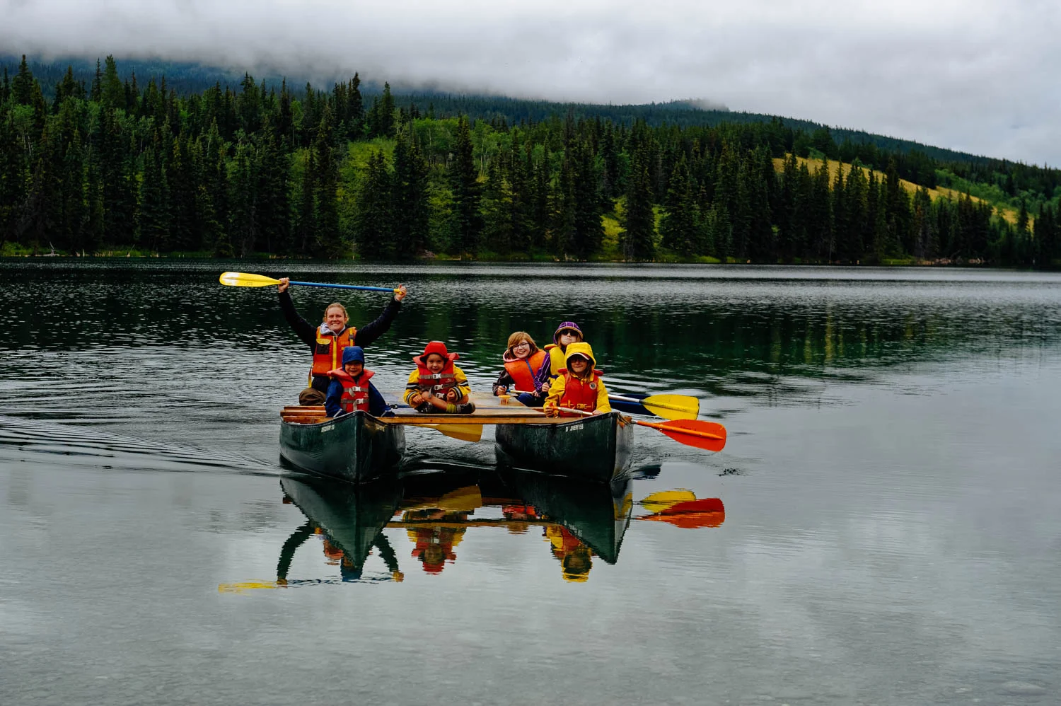 We built rafts with the canoes and went on an adventure on Chadburn Lake. We found a cabin where we had lunch, made a fire and cooked banana boats, and then went on an island where we found a geocache.