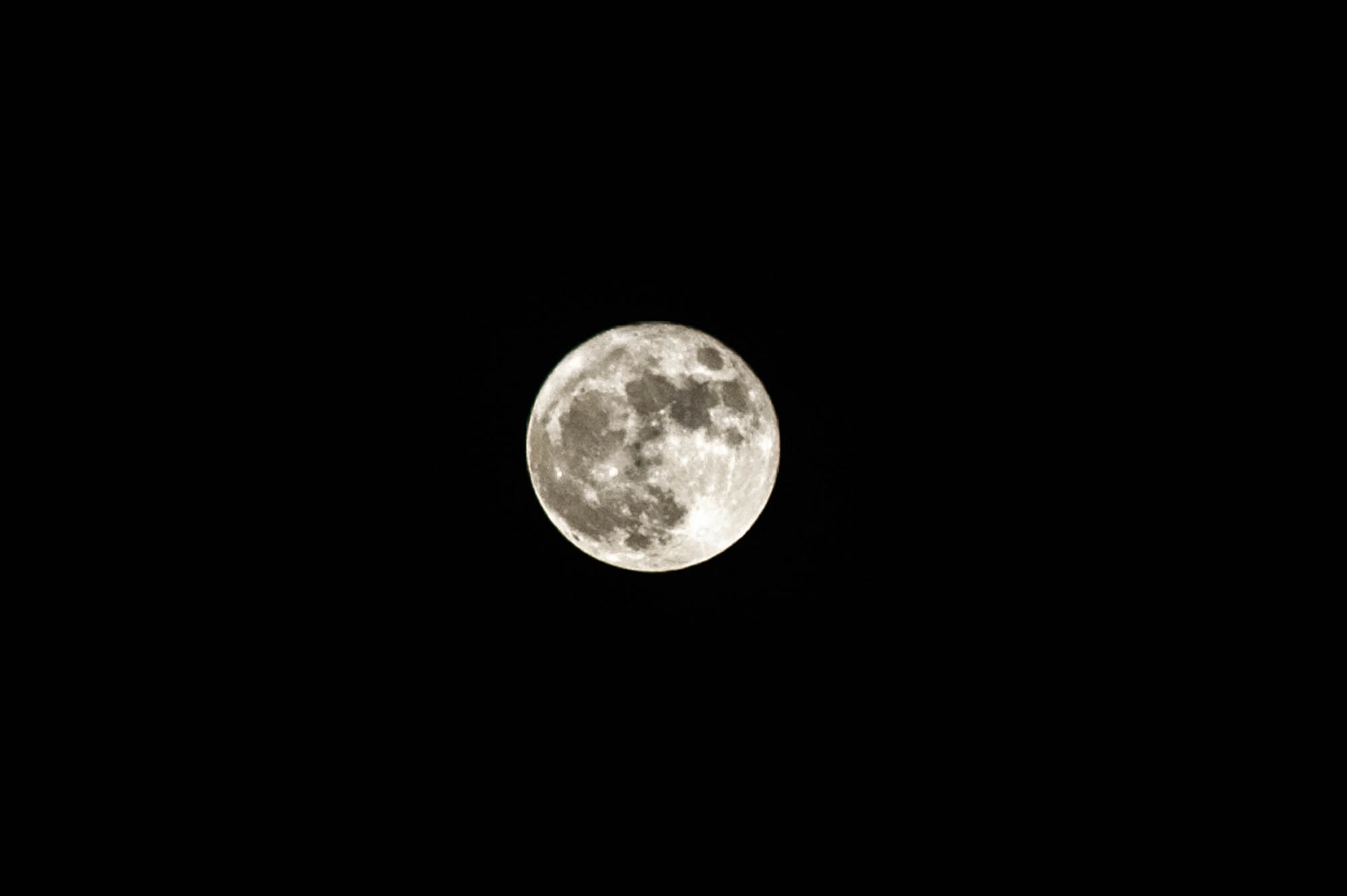 The supermoon seen from our camping spot by the crag.