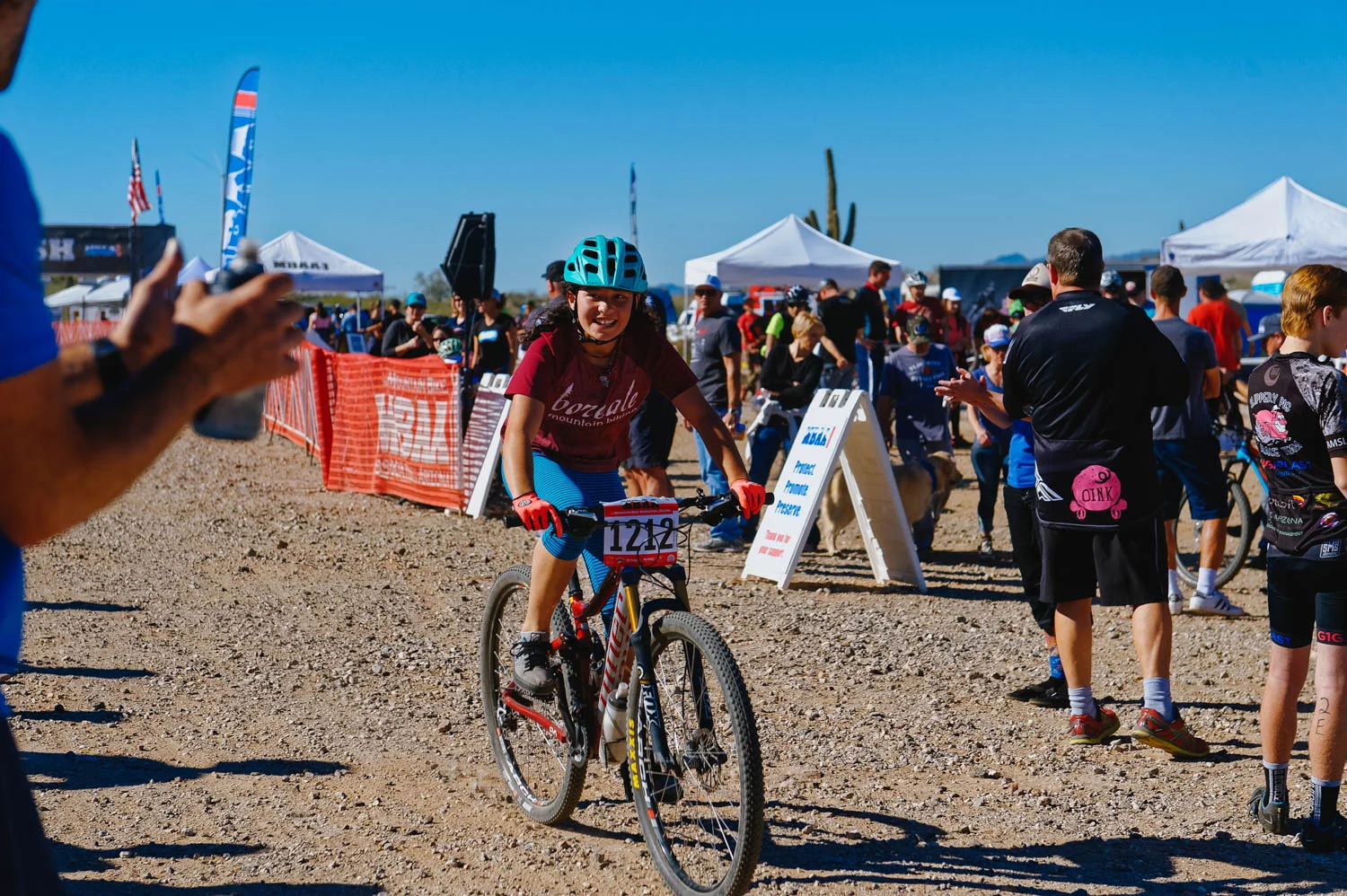 Only one of her 5 laps left! Papa is offering her some water, but she is still going strong... and still smiling.