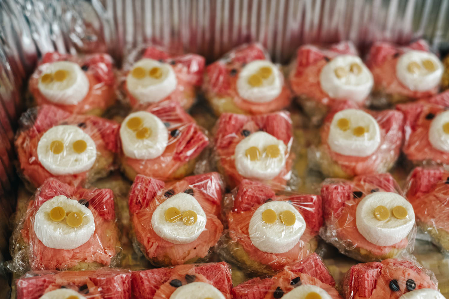 Really cute piggie cookies.