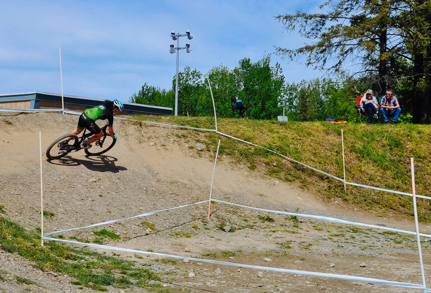 Aïsha racing the Sherbrooke Canada Cup course under the eyes of her grandparents (up on the hill).