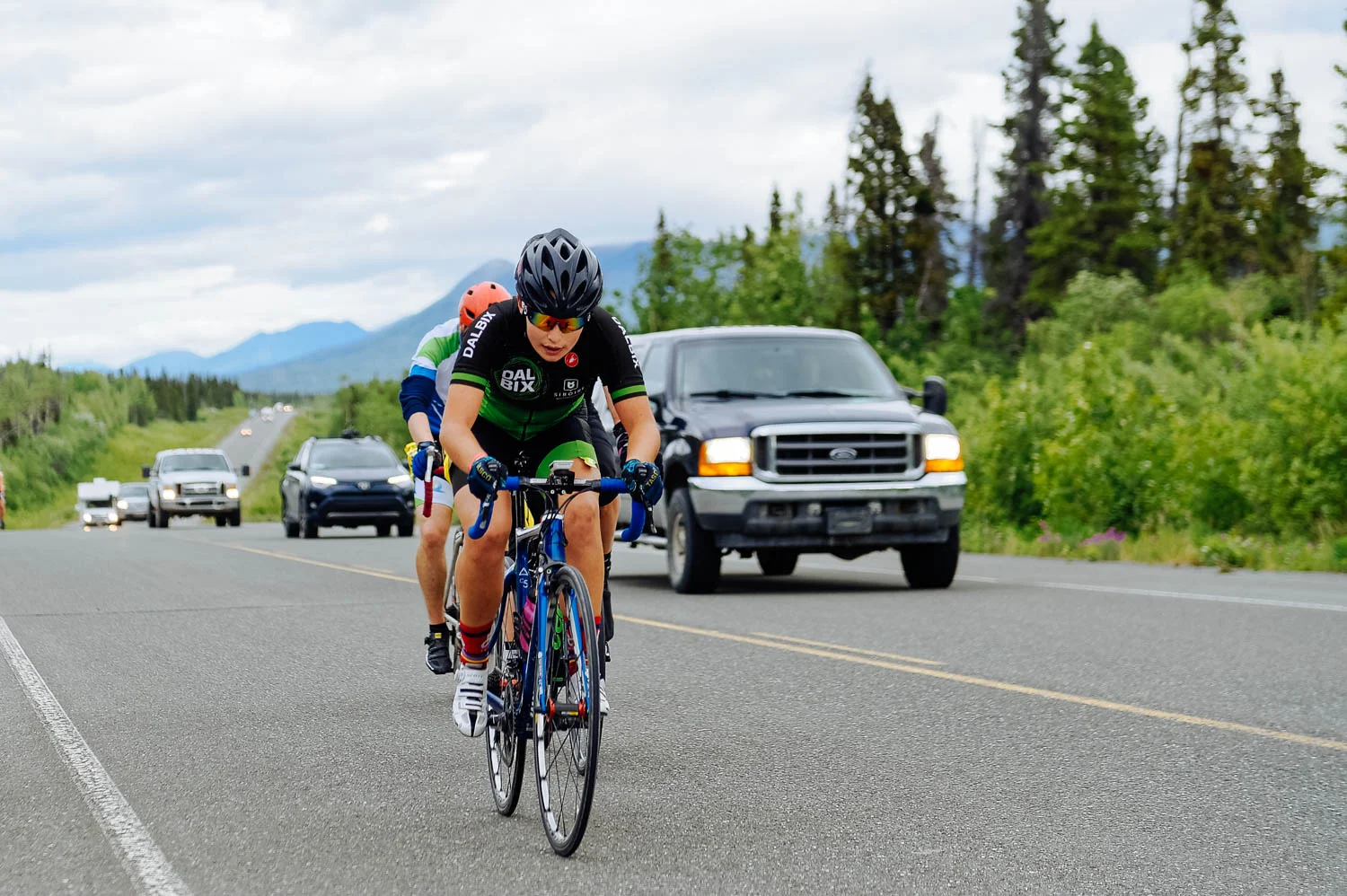 There was LOTS of trafic because of all the support vehicles. it was a bit ridiculous…
