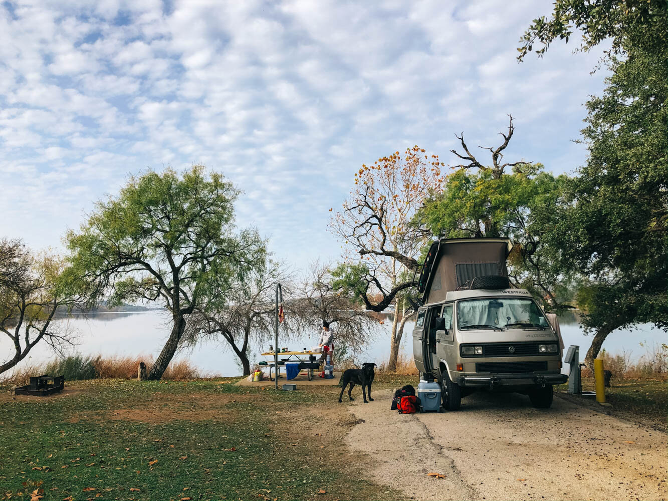 The following night we arrived in this campsite after dark and realized the next morning that the night ended up costing us 53 US$… We had forgotten that Texas State Parks charge a daily fee per person, even for kids in the same family… And we had c…
