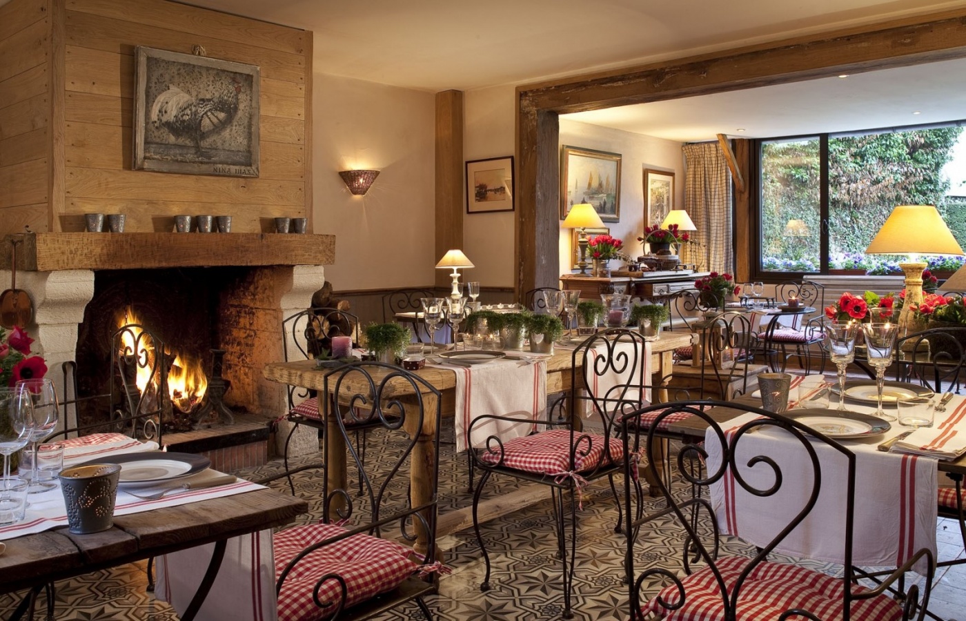 dining room photo via hotel website 
