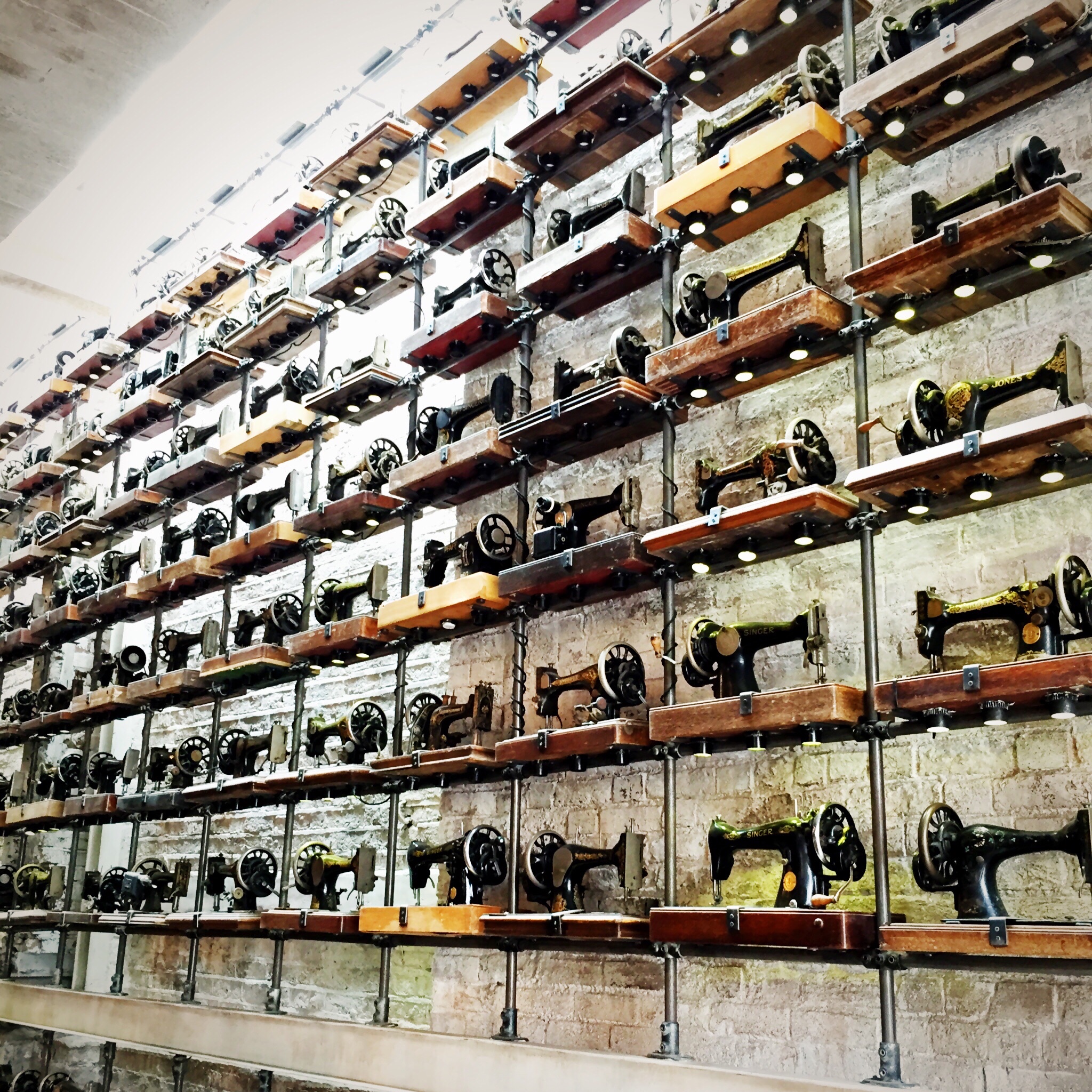 so many sewing machines!