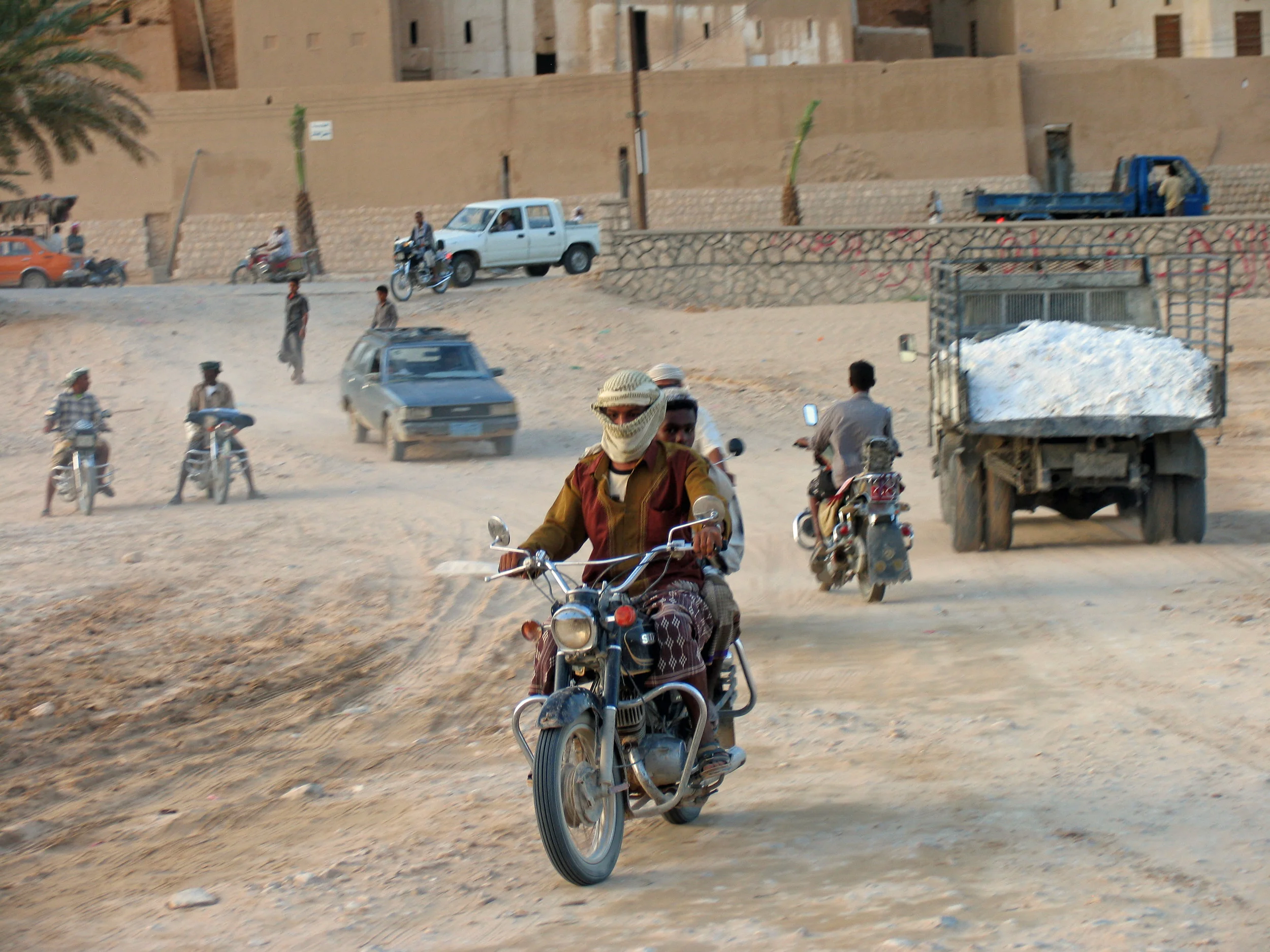 98 Motorcycle.Shibam.jpg