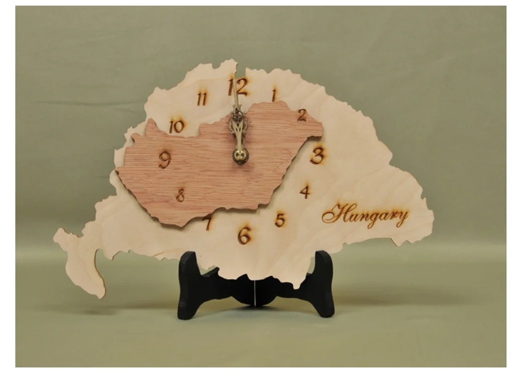 greater_hungary_wooden_clock_highres.jpg