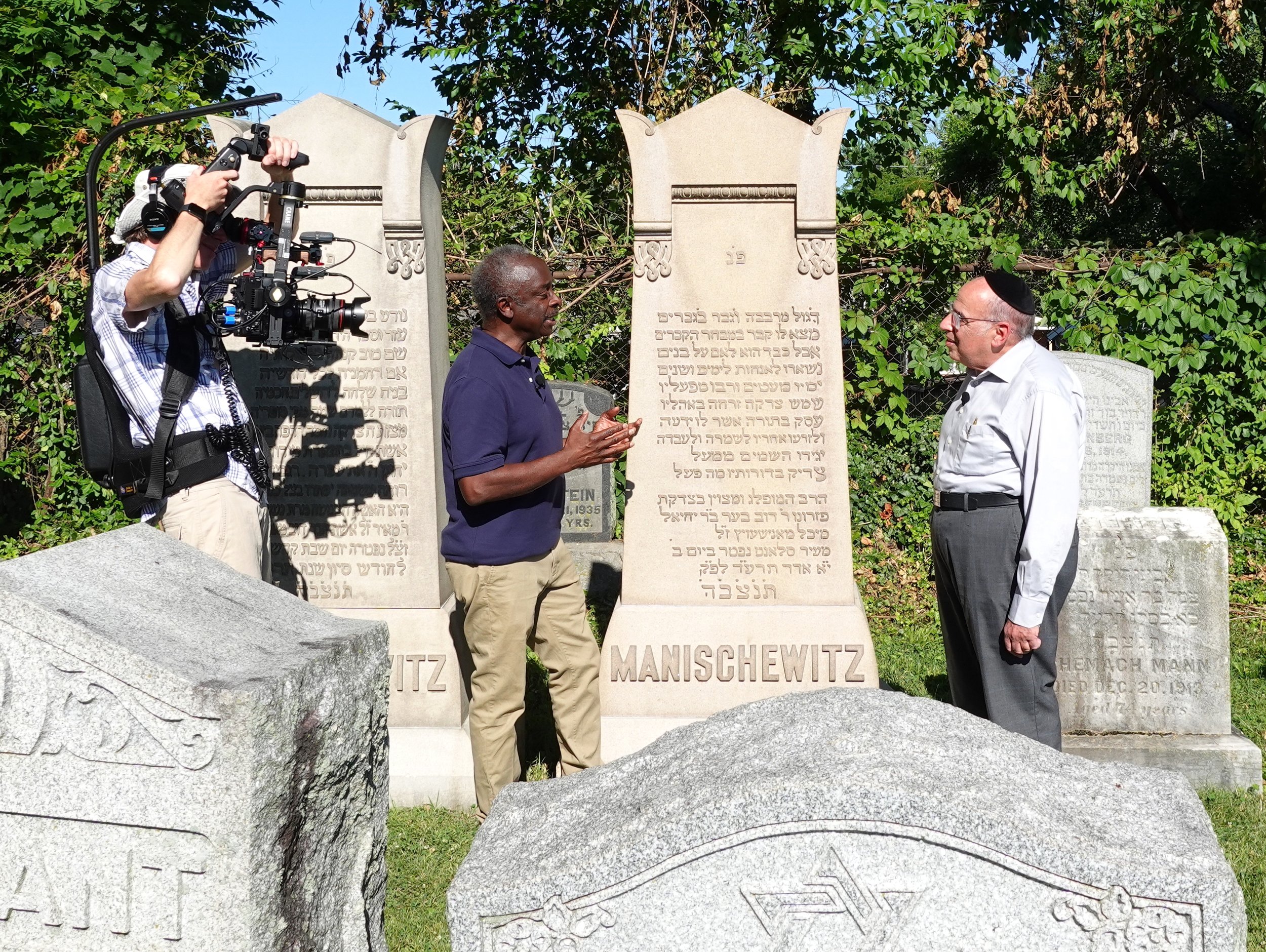 WCEM_203_Image_06_Jewish-Cemeteries-Of-Greater-Cincinnati_Roberto-Mighty+Trustee-Jack-Rabenstein_Photo-CelestialMediaLLC_DSC01051.JPG