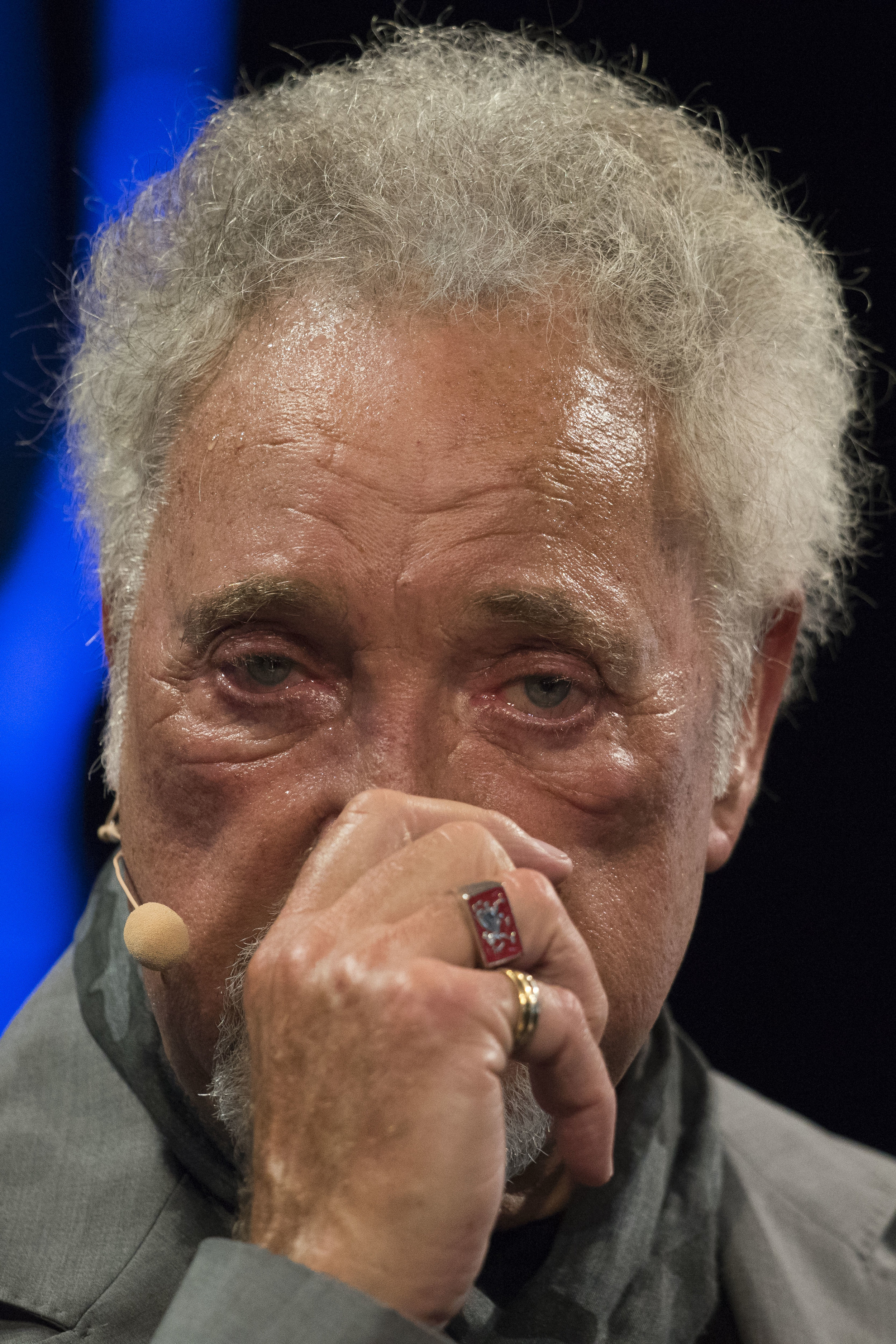  HAY-ON-WYE, WALES - JUNE 05:

Sir Tom Jones speaks during the 2016 Hay Festival on June 5, 2016 in Hay-on-Wye, Wales. This is the Welsh singer�s first public appearance since the death of his wife Lady Melinda Rose Woodward who died on April 10, 201