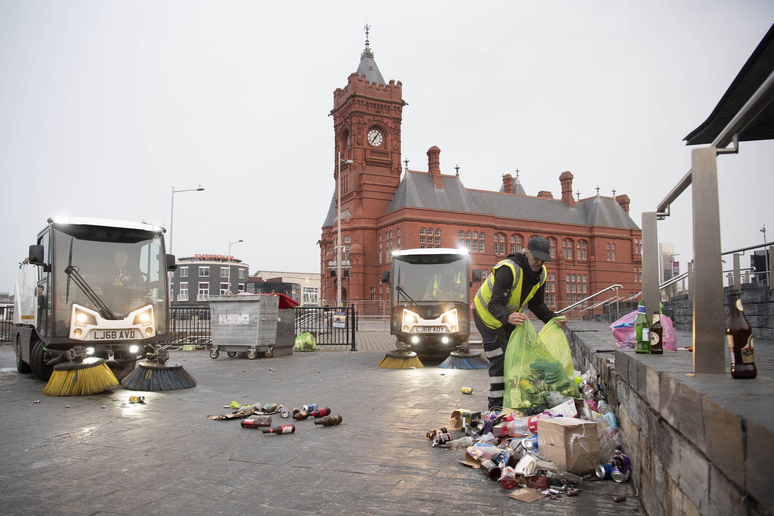 rubbish cardiff bay