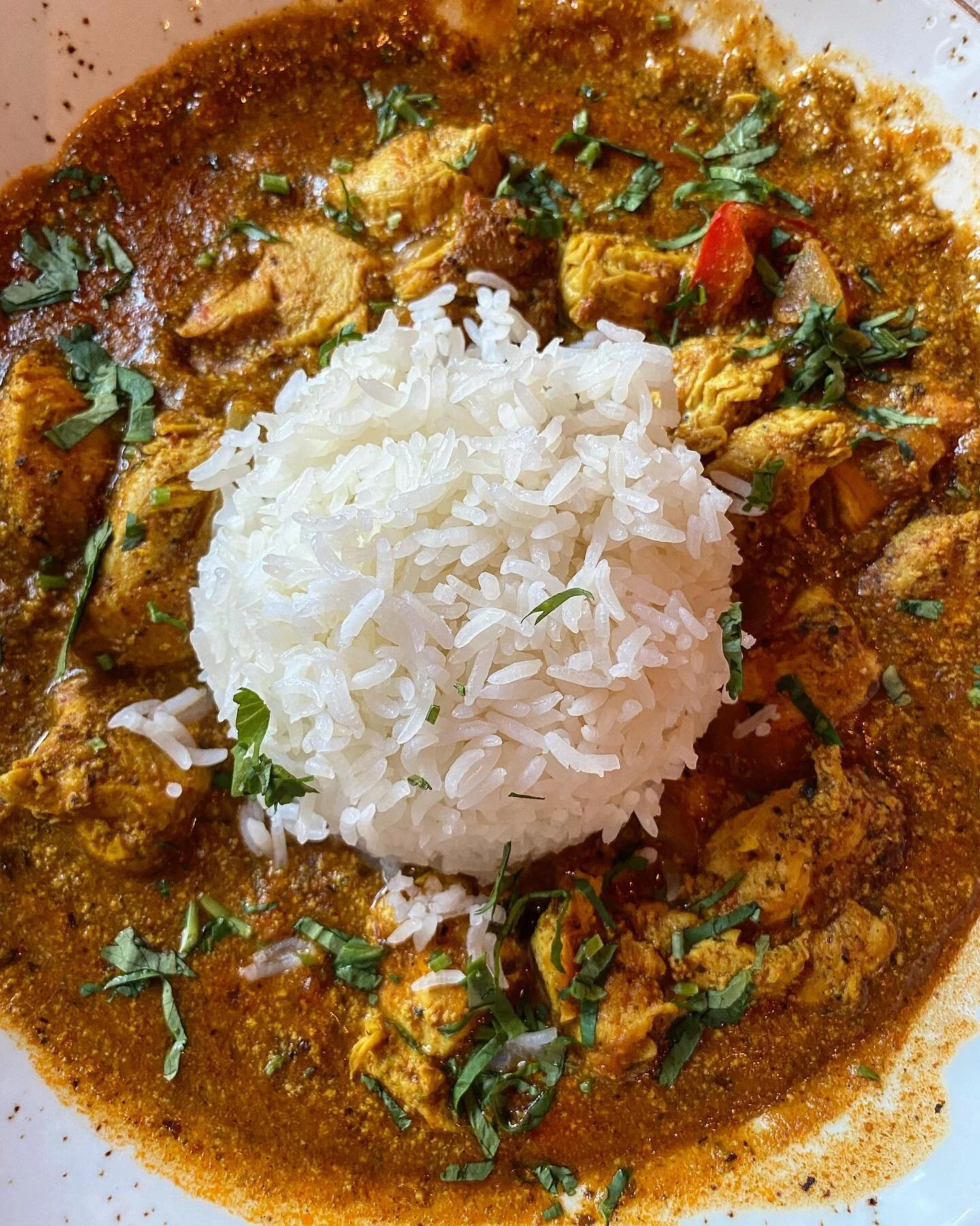 What&rsquo;s for dinner? 

#food #dinner #foodie #currychicken #yakandyeti #yummy #foodstagram #whattoeat #travel #delicious #wdw #waltdisneyworldfood #traveladvisors #taylorwhitsonotn #allyouhavetodoispack