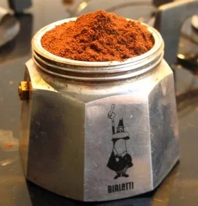 Kaffeemehl NICHT anpressen!