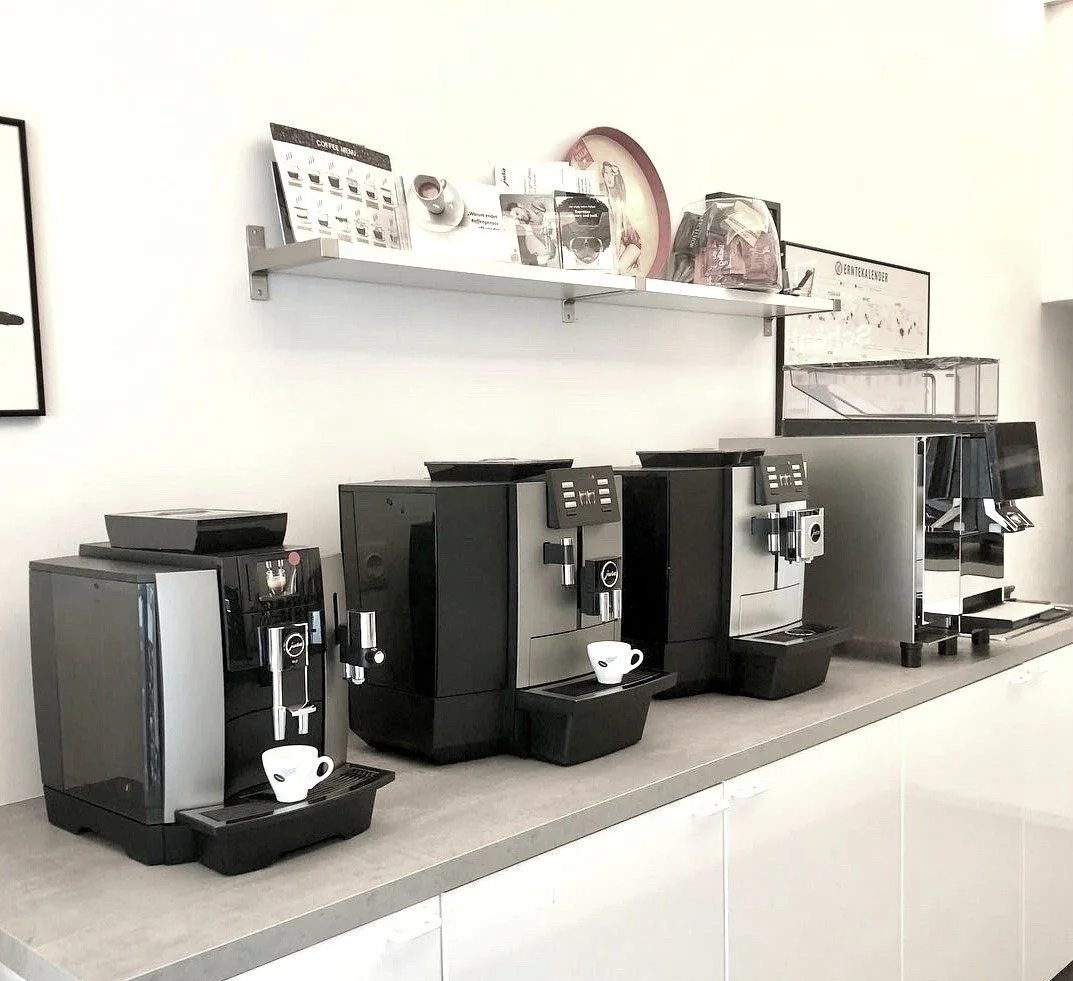 Jura_Schauraum Beans and Machines_schwarz weiss.jpg