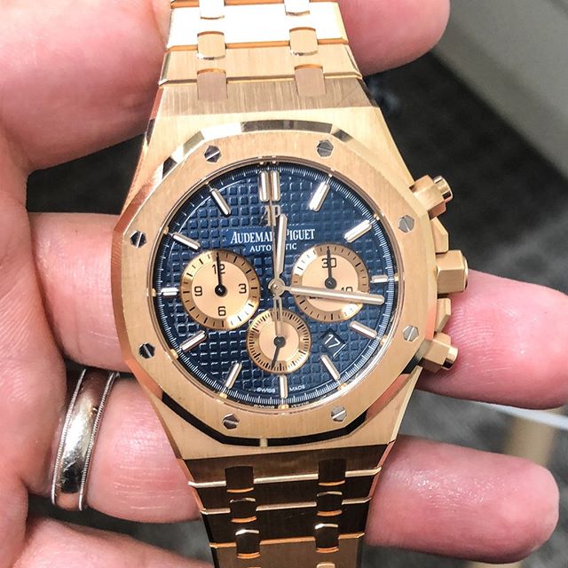 Audemars Piguet Royal Oak Perpetual Calendar Rose Gold⠀⠀⠀⠀⠀⠀⠀⠀⠀
.⠀⠀⠀⠀⠀⠀⠀⠀⠀
.⠀⠀⠀⠀⠀⠀⠀⠀⠀
@audemarspiguet #audemarspiguet #royaloak #rosegold #timevault #watchcollector #watchoftheday#perpetualcalendar #timepiece #collector #watchaddict #watch