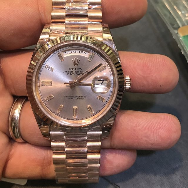 DayDate Everose @Rolex ⠀⠀⠀⠀⠀⠀⠀⠀⠀
.⠀⠀⠀⠀⠀⠀⠀⠀⠀
.⠀⠀⠀⠀⠀⠀⠀⠀⠀
#watchcollector #watchoftheday #timepiece #collector #watchaddict #watch #watchesofinstagram #watchfam #watchanish #instawatch #wristgame  #timevault ⠀⠀⠀⠀⠀⠀⠀⠀⠀
⠀⠀⠀⠀⠀⠀⠀⠀⠀
rolex 228235 factory bagu