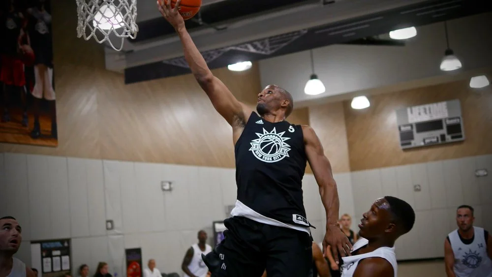 Paris Kyles layup.jpg