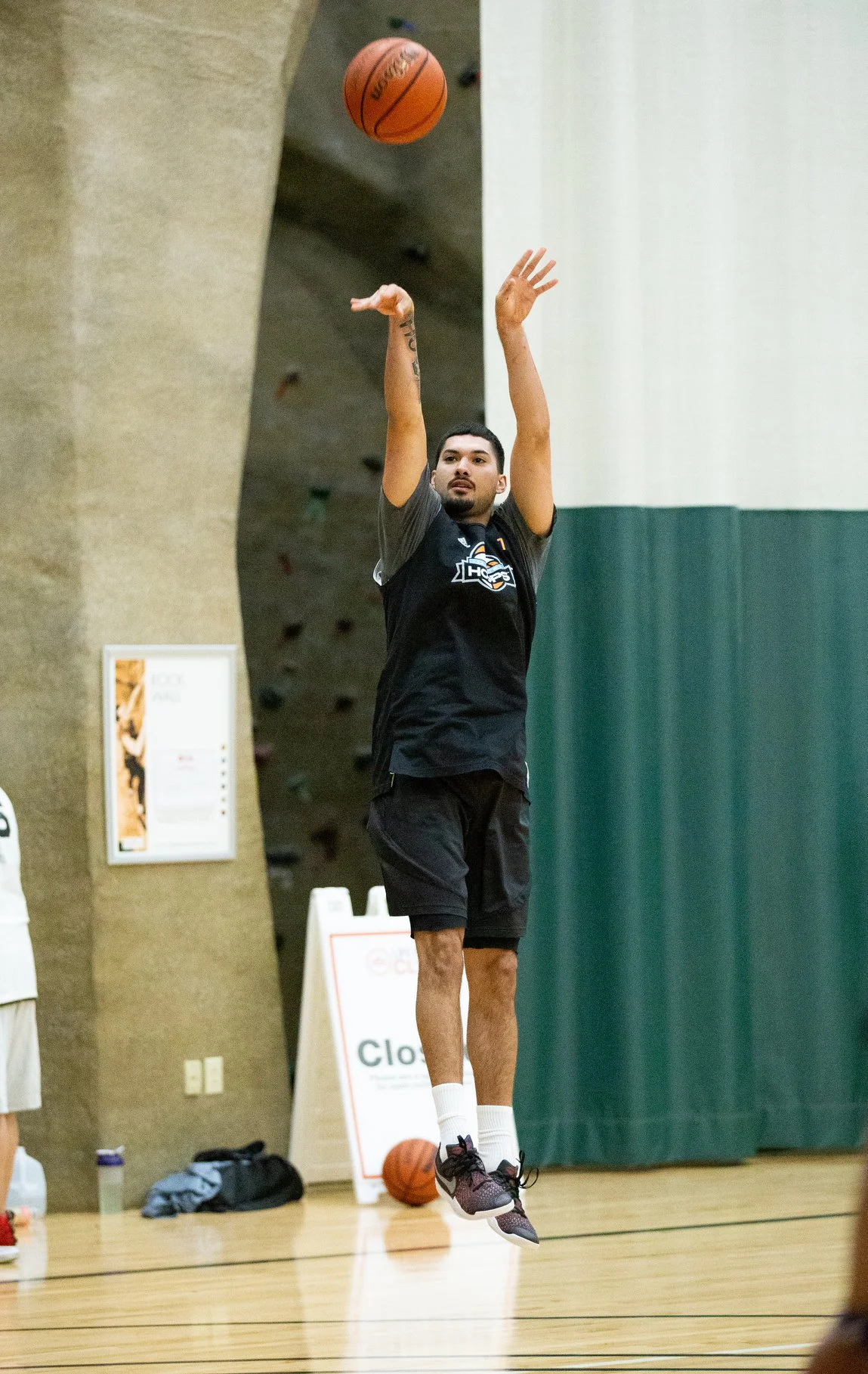 Matt Kallead and The Documentary prove their supremacy over San Antonio 