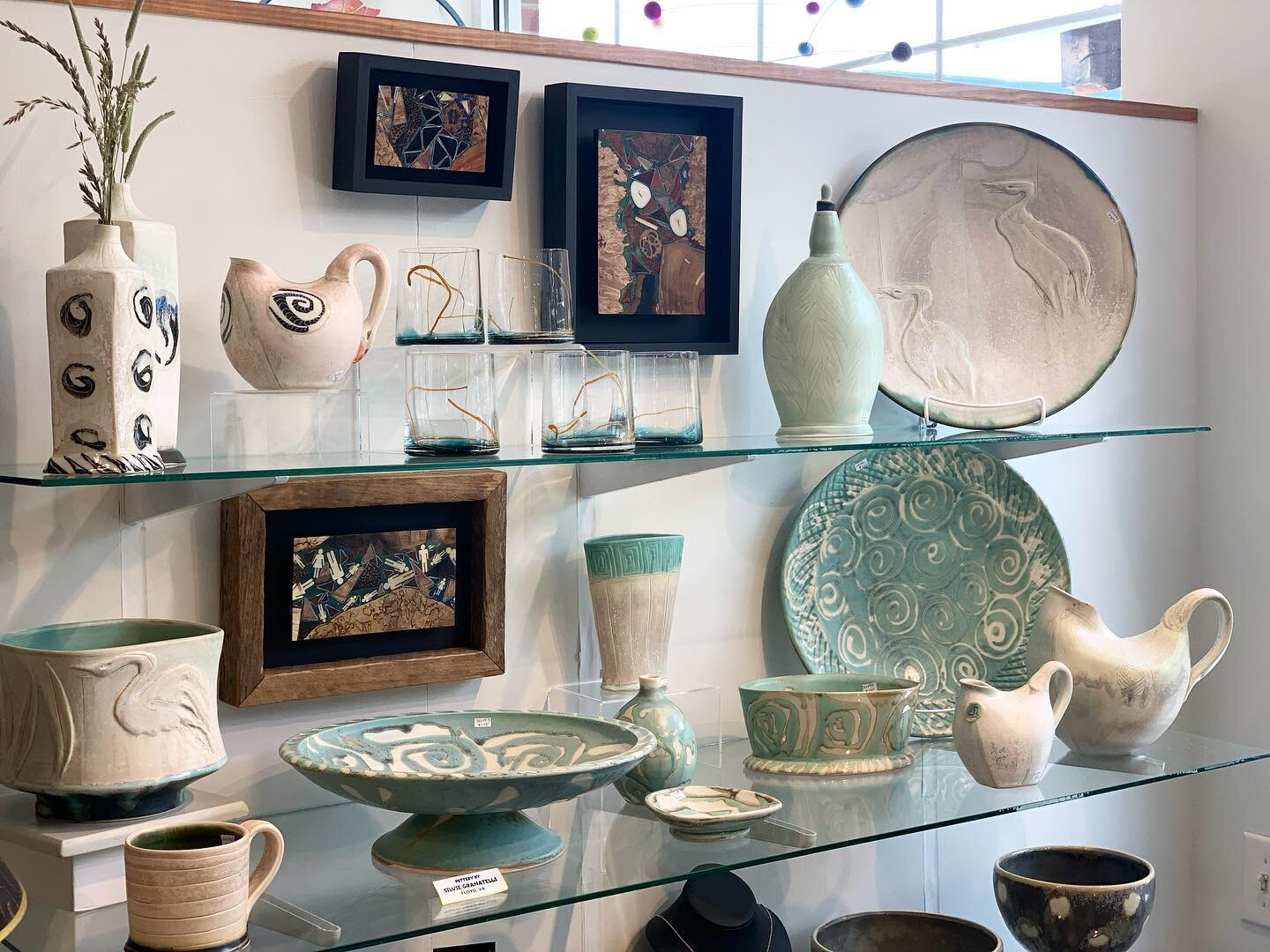 A beautiful display of Silvie Granatelli&rsquo;s pottery with hand blown glasses by Stephanie McCune and inlaid wall hangings by Ed Barnes.
.
.
.
#finecraft #finecraftgallery #handcrafted