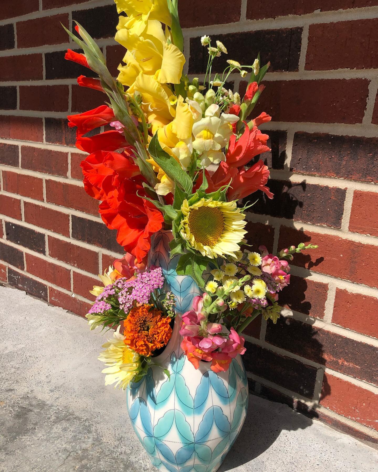 Seeing this Andrea Denniston vase with flowers really gives the full effect! This vase sold soon after the photo was taken (how could it not?!) but it&rsquo;s worth sharing the beauty. 
.
Flowers gifted to us from a friend&rsquo;s garden and mixed wi