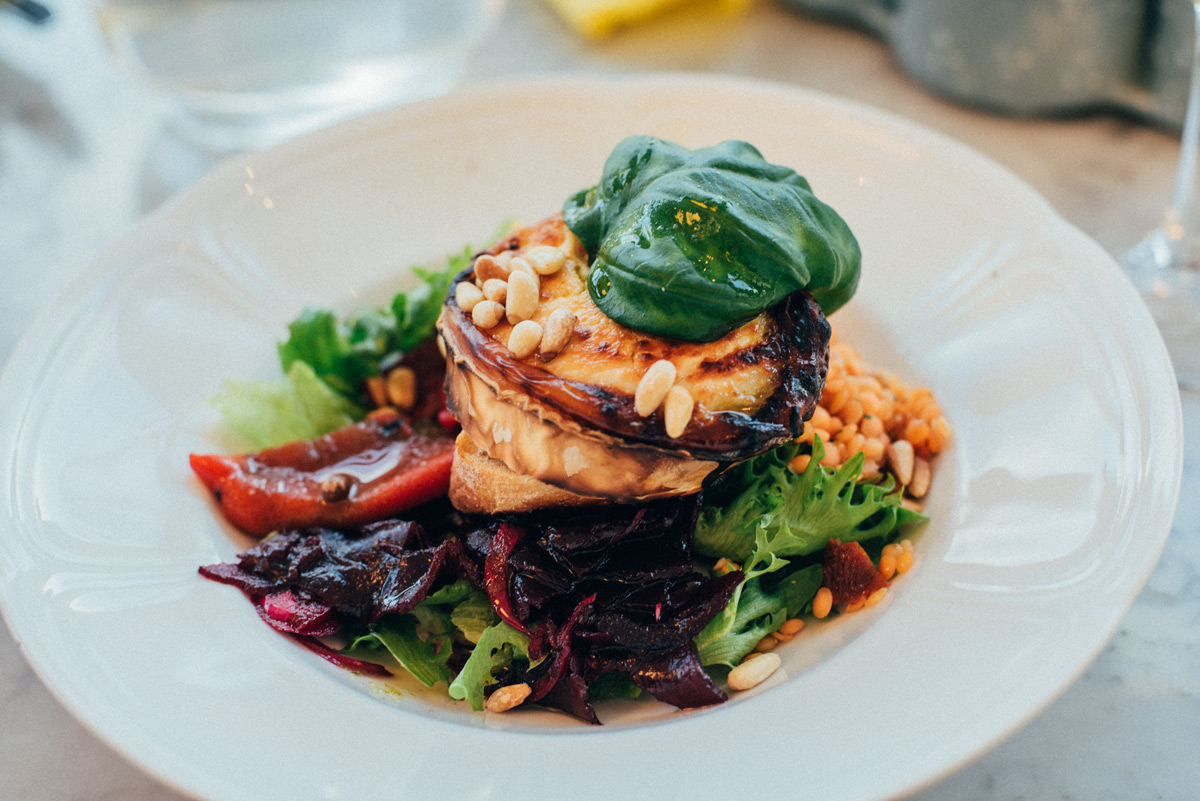Vegetariskt och vegansk mat på cafe komeet i Tallinn