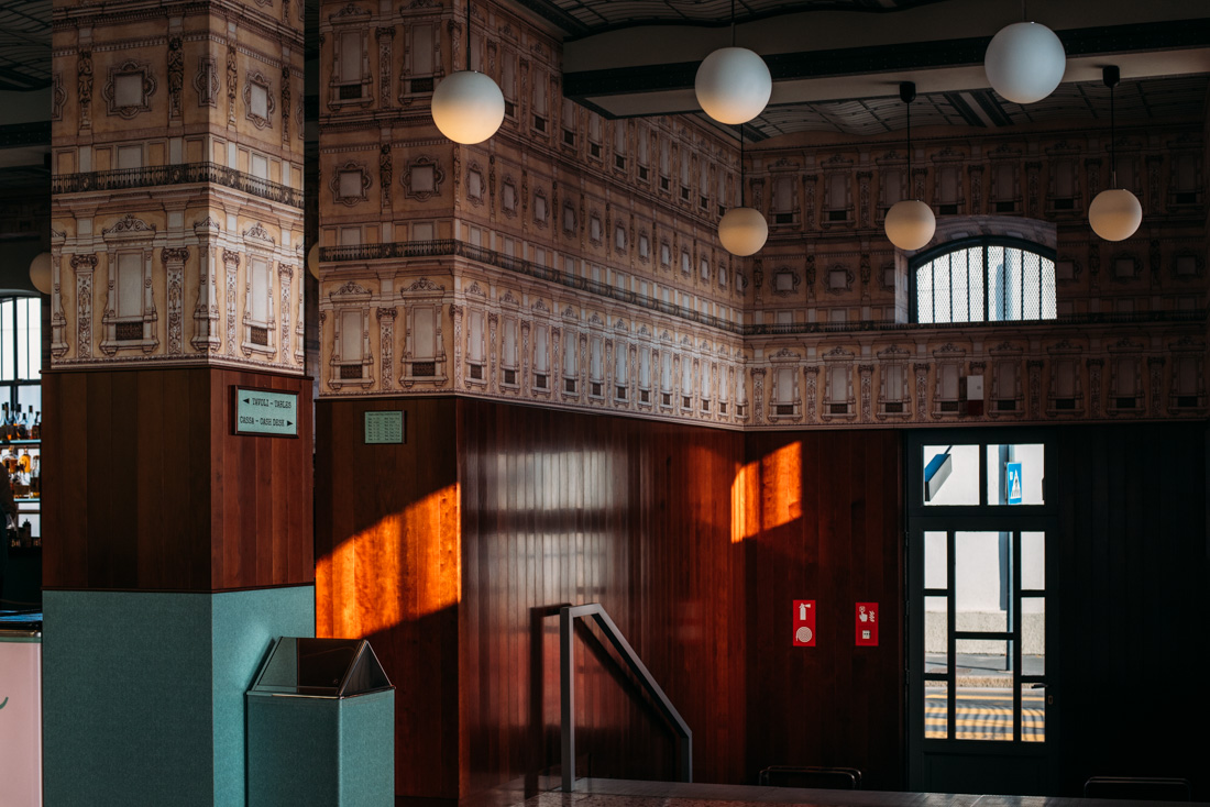 Bar Luce designad av Wes Anderson i Milano cafe och bar guide