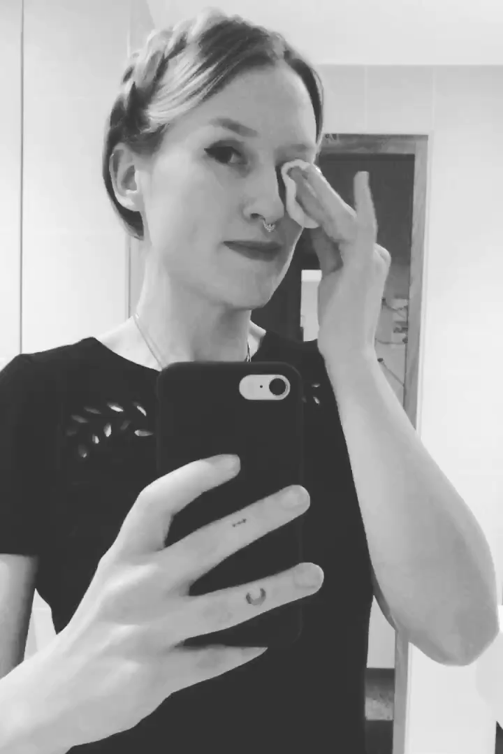Tvätta bort smink på Clarion hotel Arlanda Boomerang funktion på Instagram