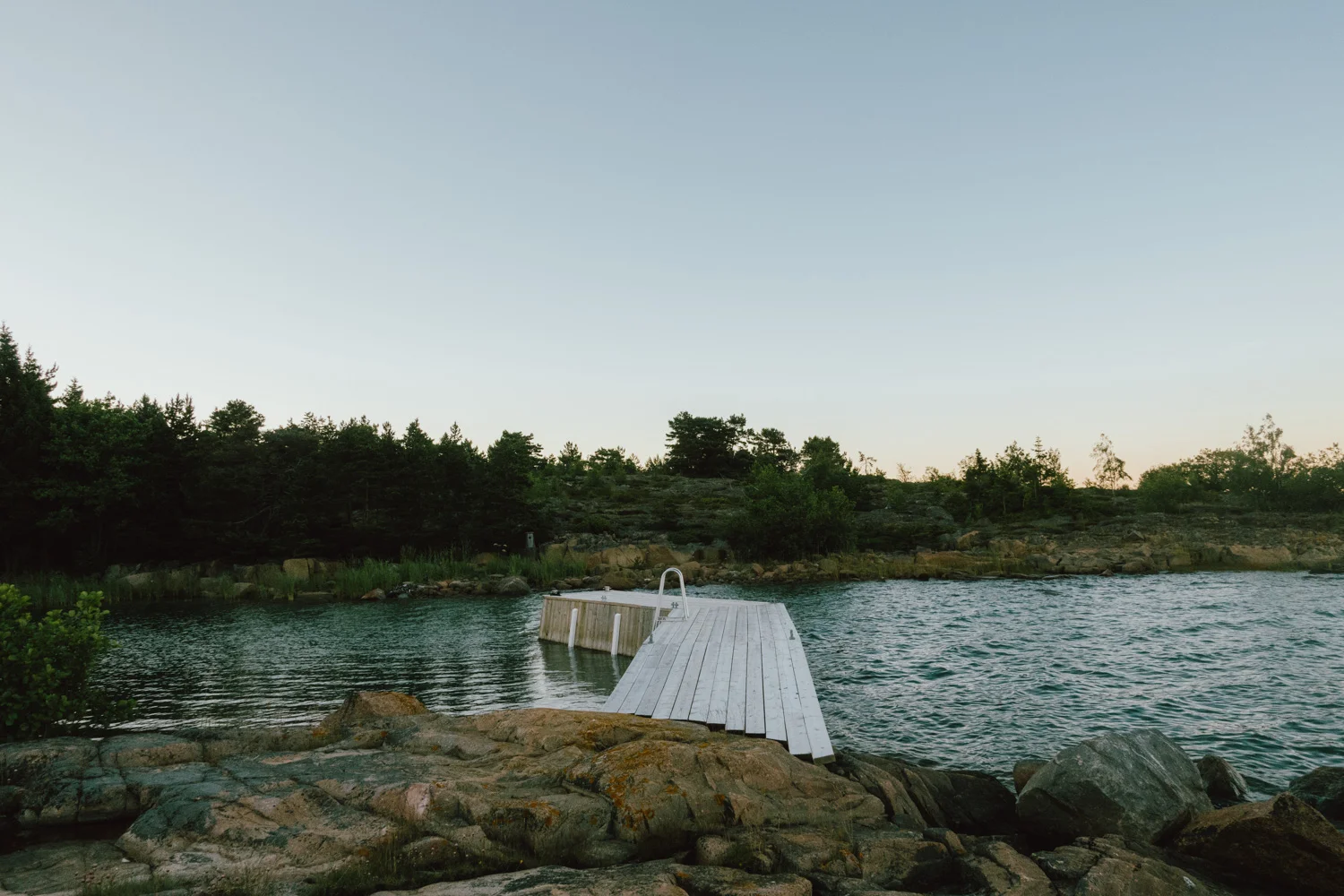 Hyr stuga i Ålands skärgård och få en hela ön Lökskär för dig själv där du kan fiska, basta och bada helt ostört.
