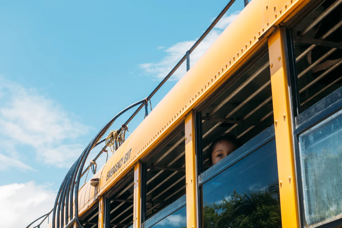 åka i gamla amerikanska skolbussar i NIcaragua