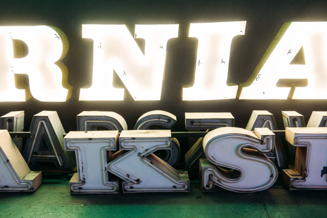 Annorlunda saker att göra i Warszawa Neon museum