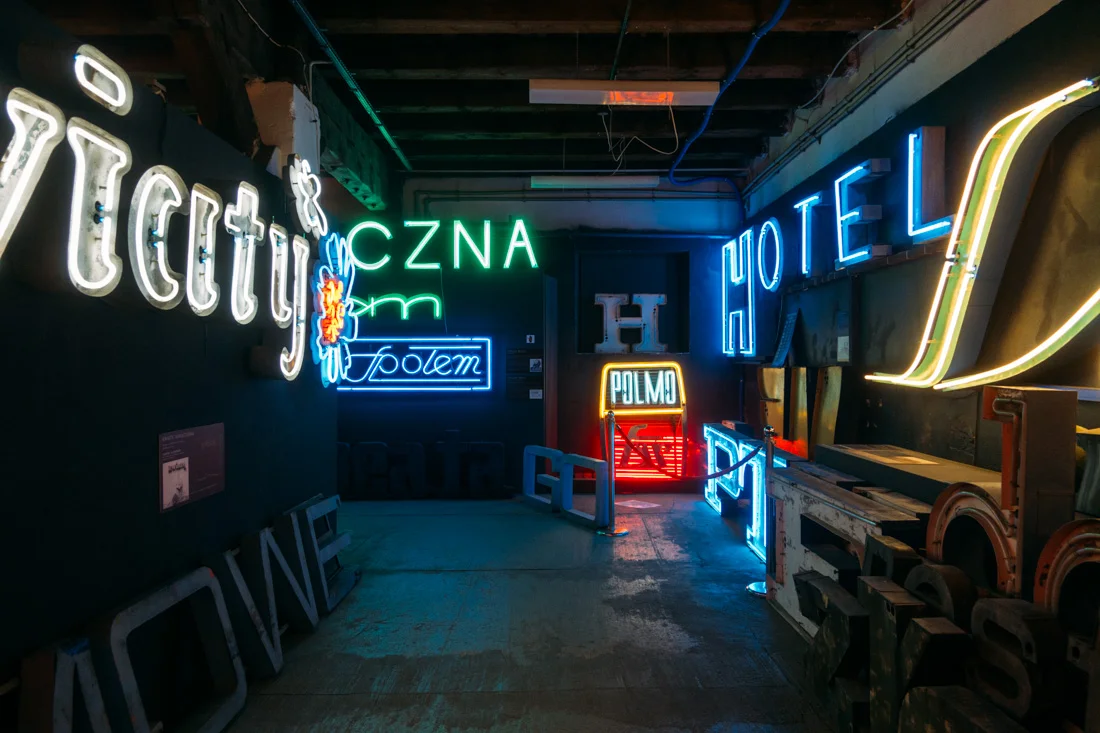 Annorlunda saker att göra i Warszawa Neon museum