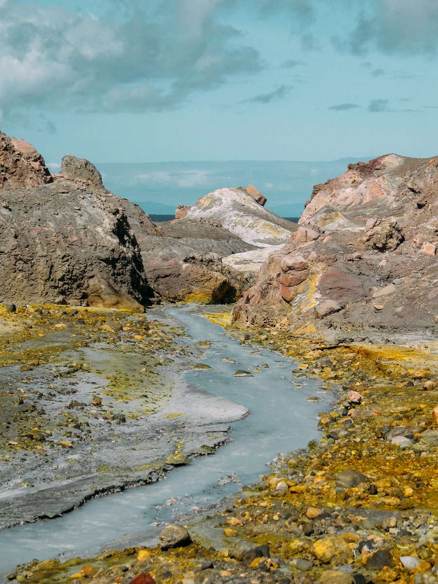 Tips på saker att göra på Nya Zeeland norra ö, besök den aktiva vulkanen White island.